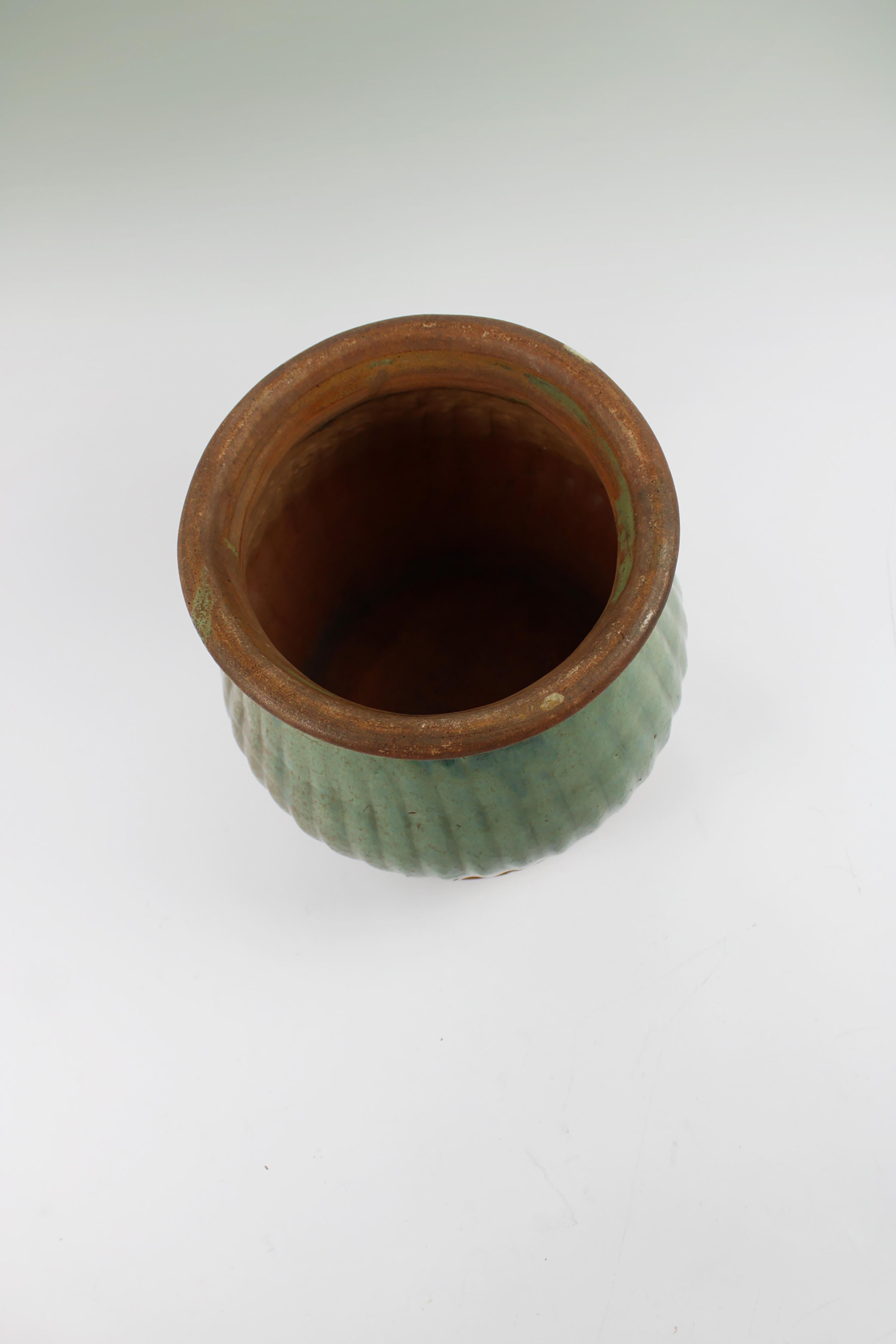 Presenting a magnificent 19th-century Green Celadon Ginger Jar, a stunning example of fluted glazed stoneware, likely originating from Longquan, China. This very large item is a testament to the exceptional craftsmanship and artistic tradition of