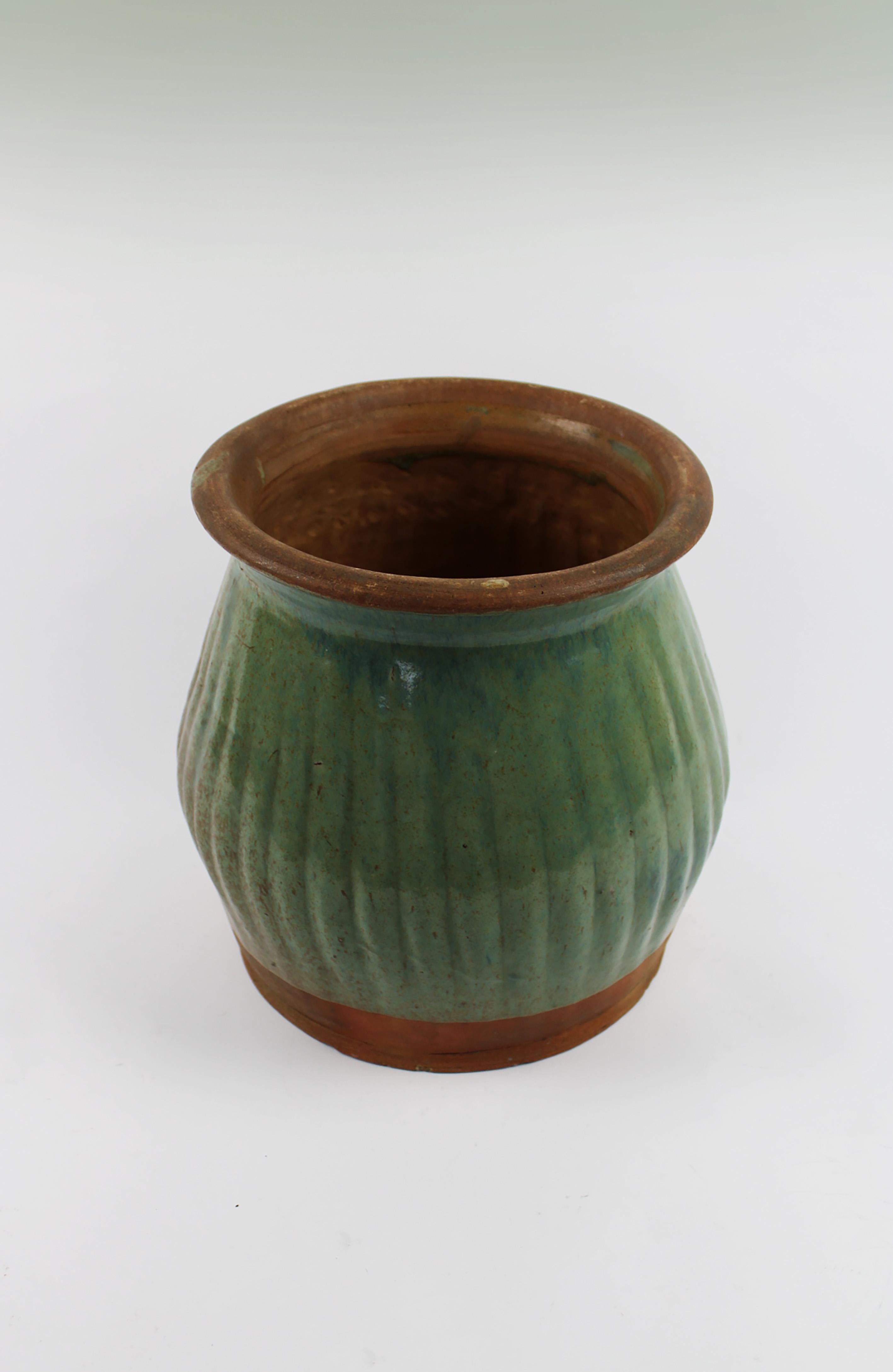 Chinese 19th century Green Celadon Ginger Jar fluted glazed stoneware Longquan China For Sale