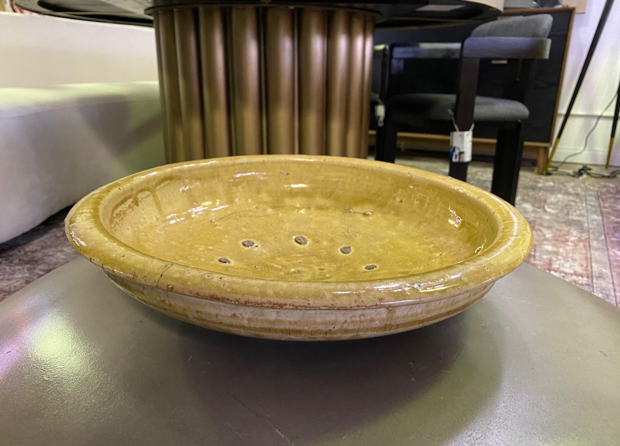 Chinese Celadon Large Heavy Yellow Glazed Footed Bowl, Qing Dynasty For Sale 1