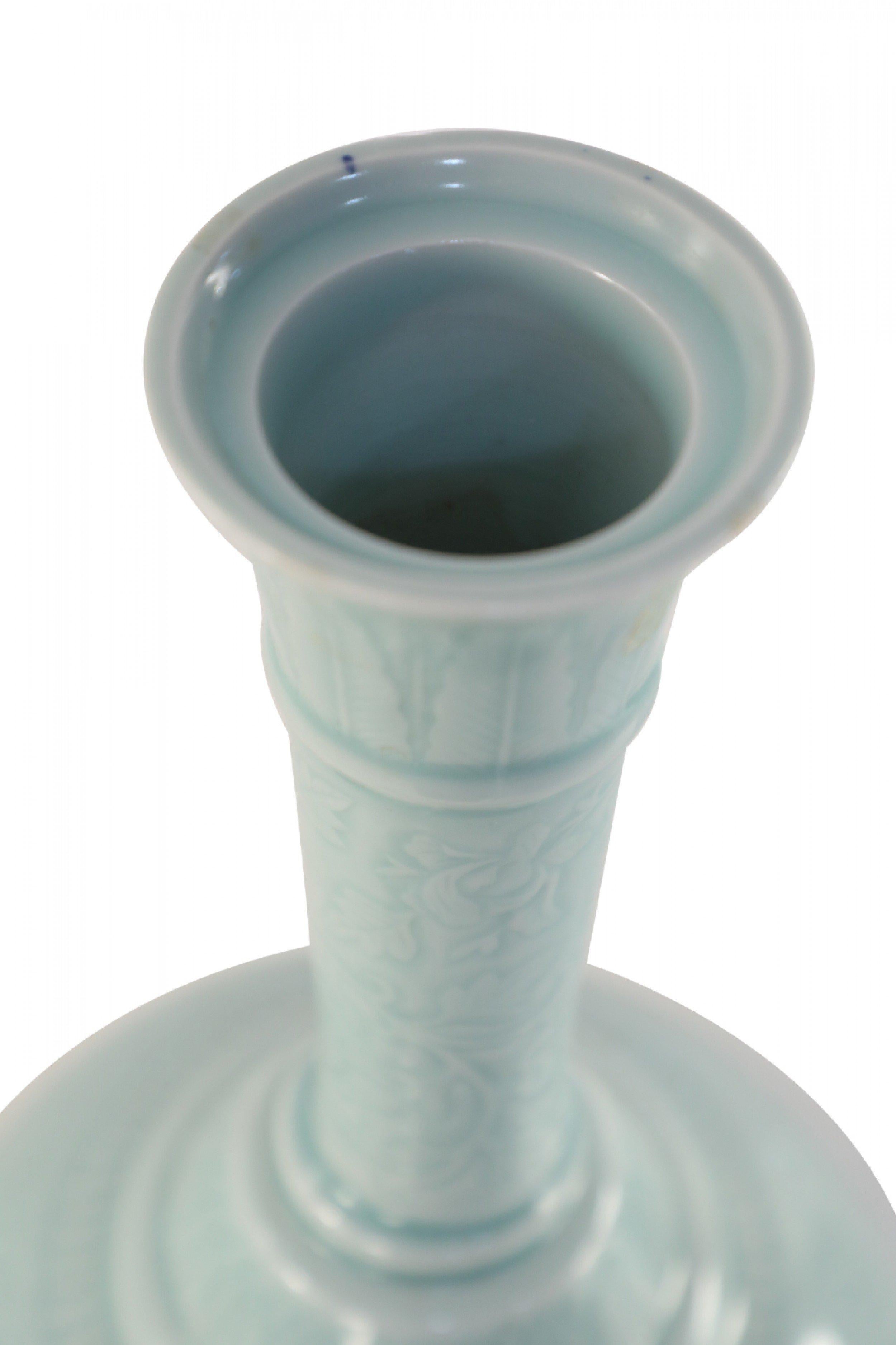 20th Century Chinese Celadon Lidded Porcelain Vase For Sale 2