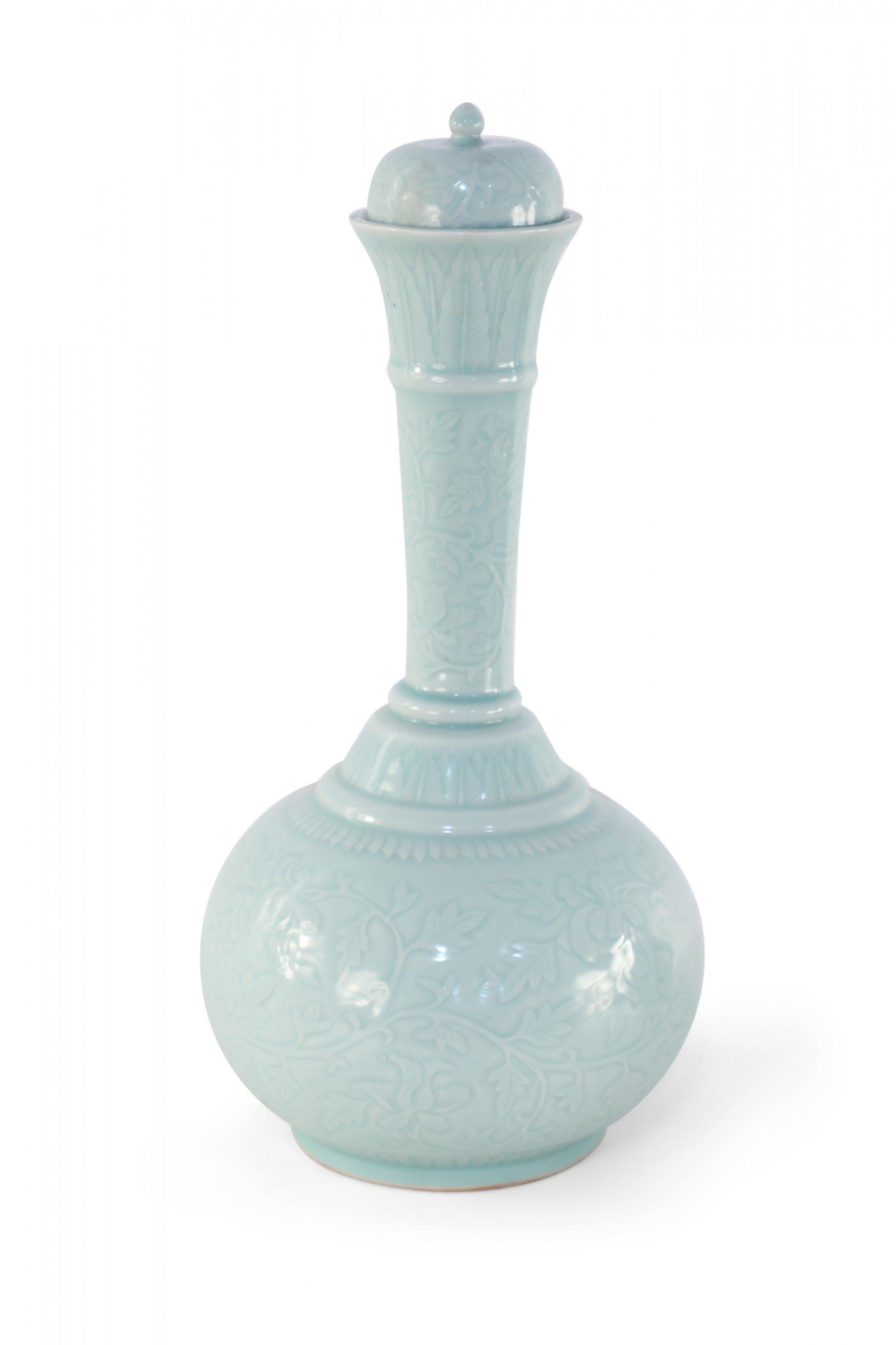 20th Century Chinese Celadon Lidded Porcelain Vase For Sale 3
