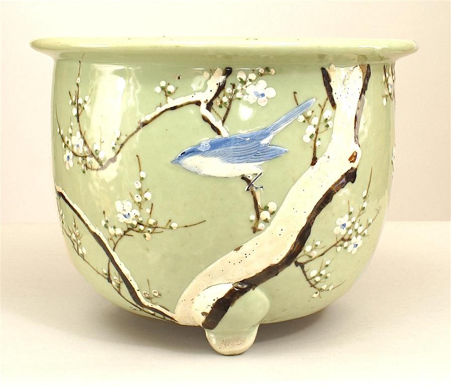 Giardiniera in porcellana celadon in stile asiatico cinese (XX secolo) con uccello e decorazione floreale.