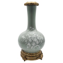 Vase chinois céladon avec bronze