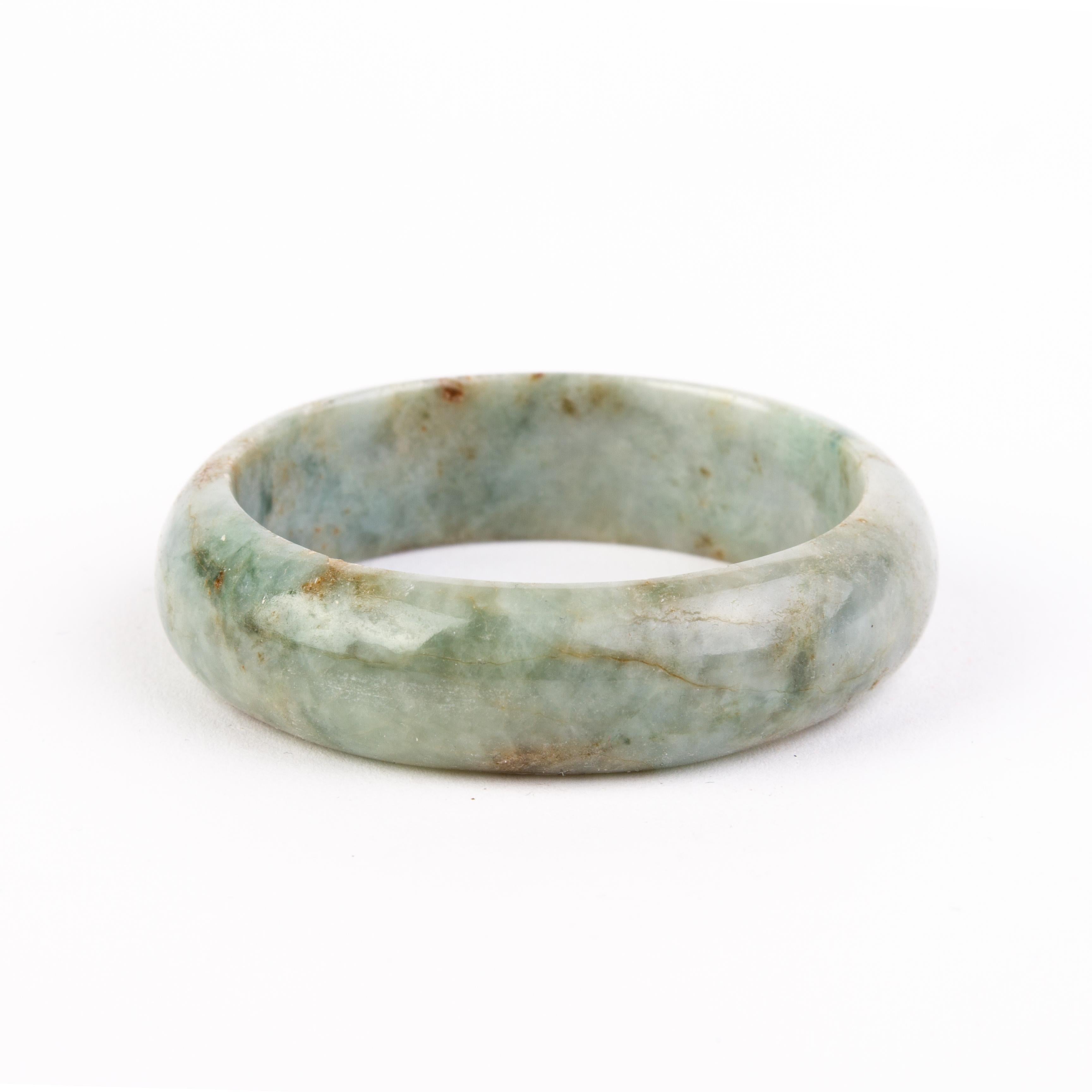 Chinese Celadon & Russet Jade Bangle Bracelet  In Good Condition For Sale In Nottingham, GB