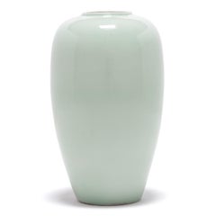 Chinesische Vase aus Celadon:: konisch zulaufend