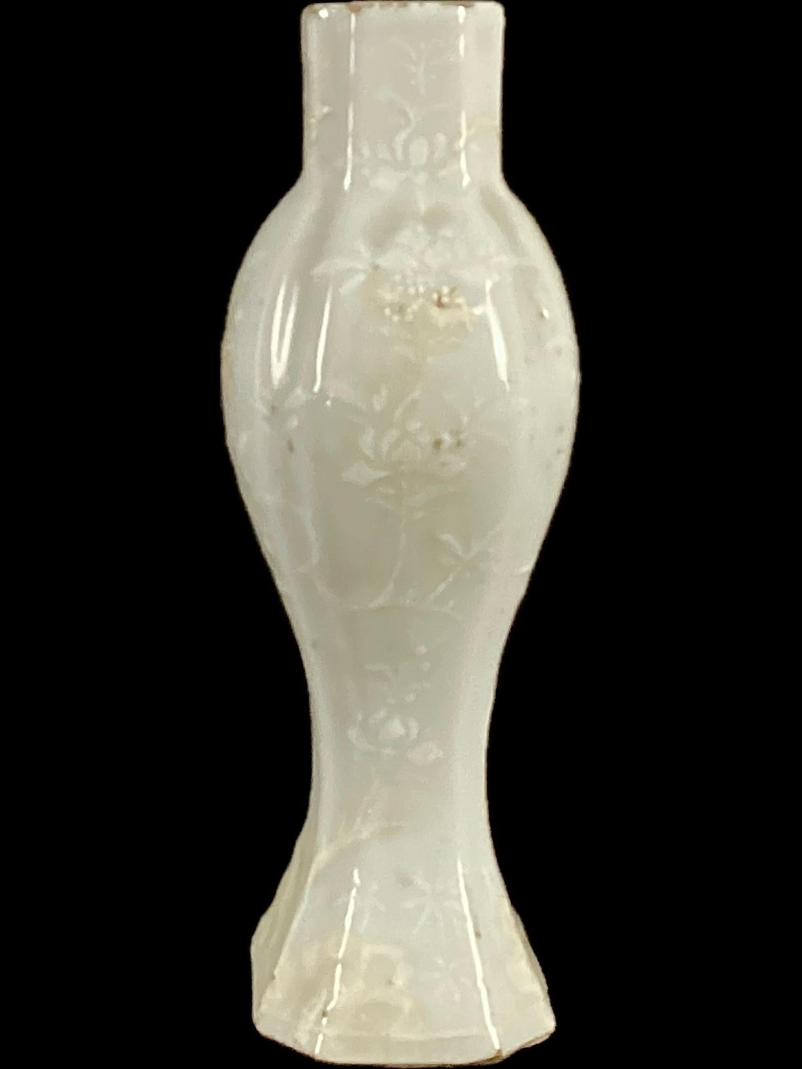 Fino al XVIII secolo Vaso cinese in celadon in vendita