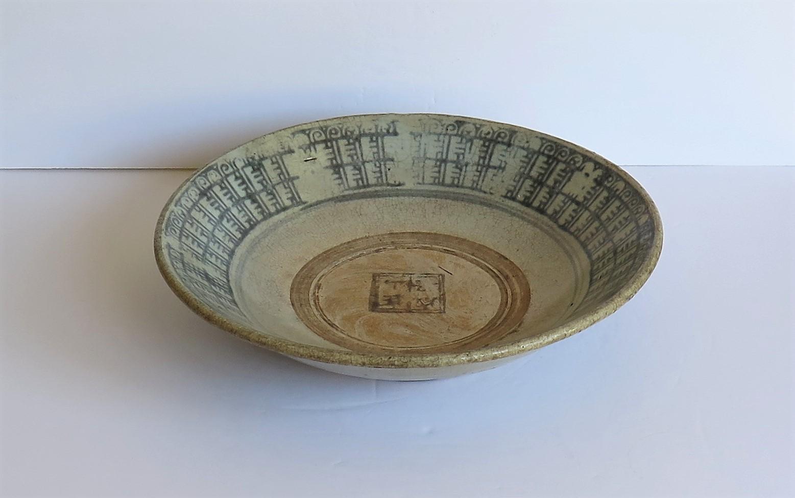 Hand-Crafted Chinese Ceramic Bounty Plate or Bowl, Ming Period 16th Century