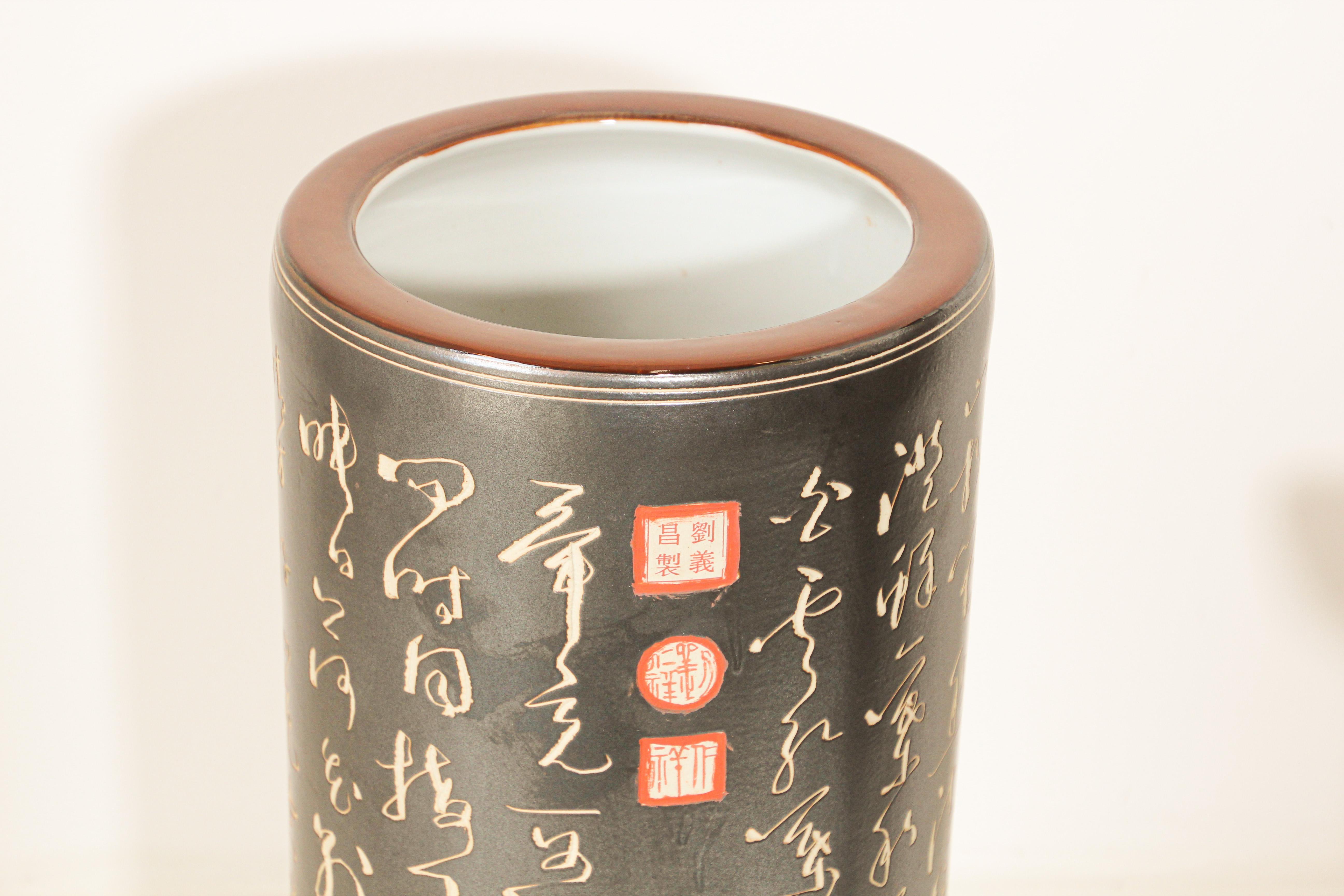 Chinesische Keramik Kalligraphie Umbrella oder Stock Stand (Geschnitzt) im Angebot