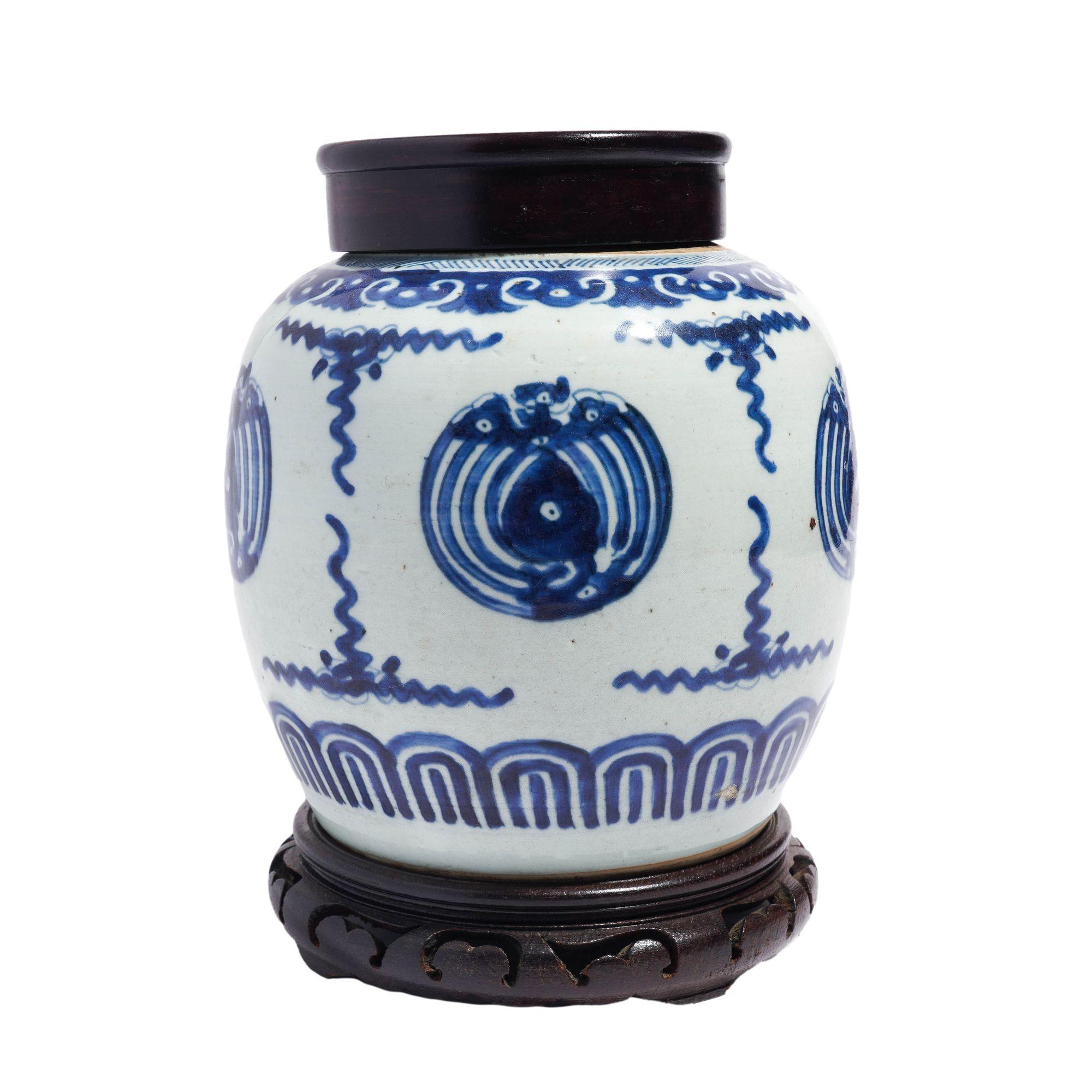 Chinois Pot à gingembre en céramique chinoise, C.I.C. 1700 en vente