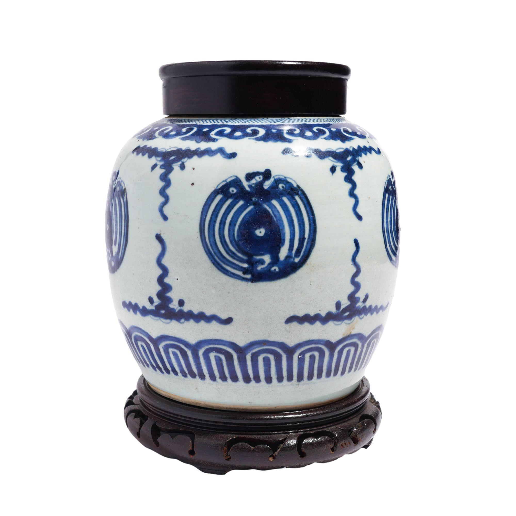 XVIIIe siècle Pot à gingembre en céramique chinoise, C.I.C. 1700 en vente