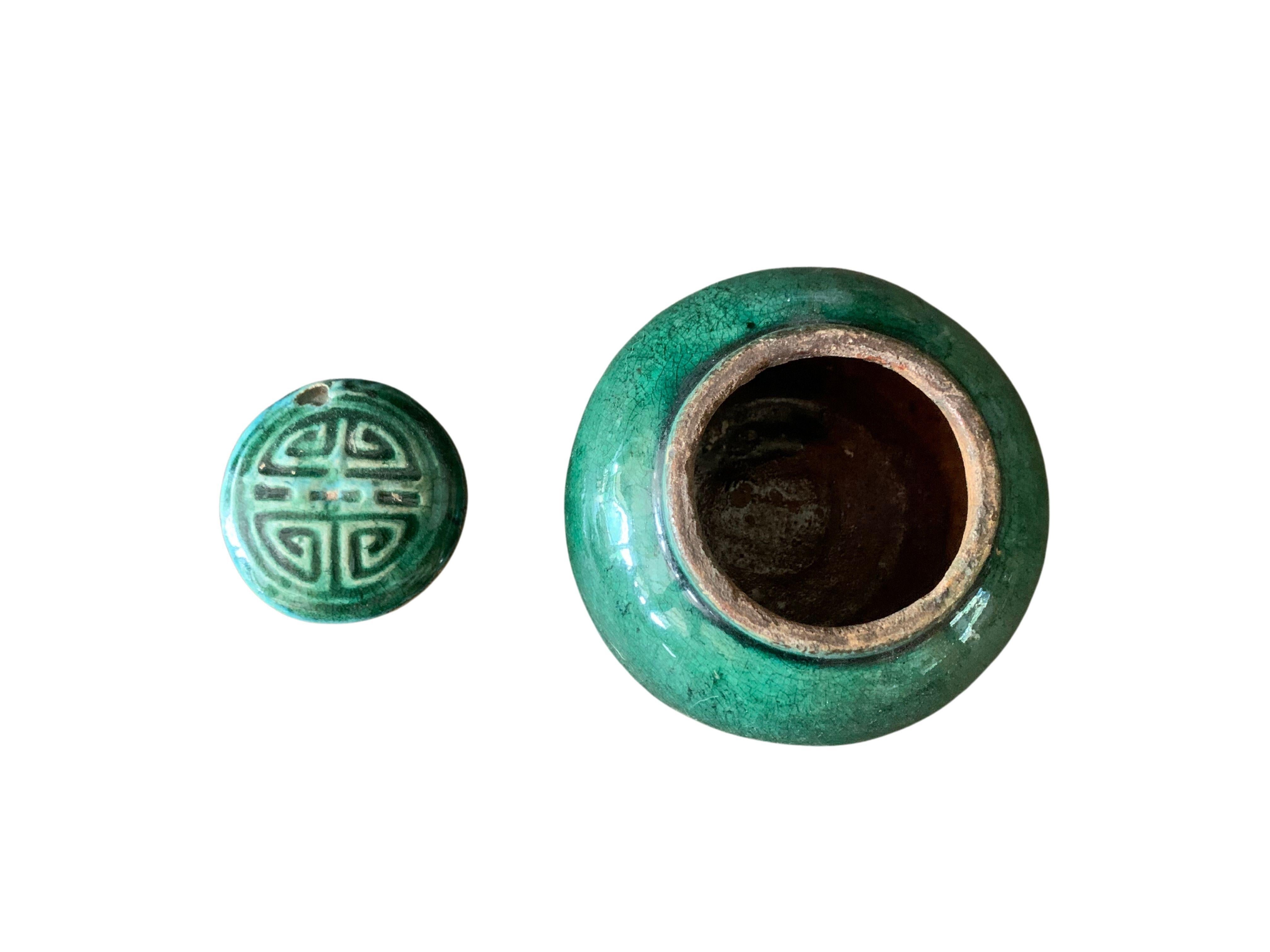 Chinese Ceramic Green Glazed 'Shiwan' Ginger Jar, Early 20th Century In Good Condition In Jimbaran, Bali