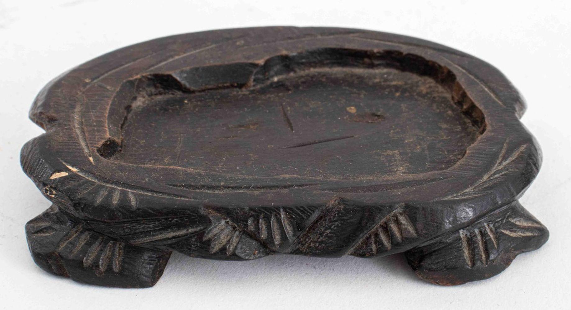 Gotero de cerámica china con forma de buey sobre soporte siglo XX en venta