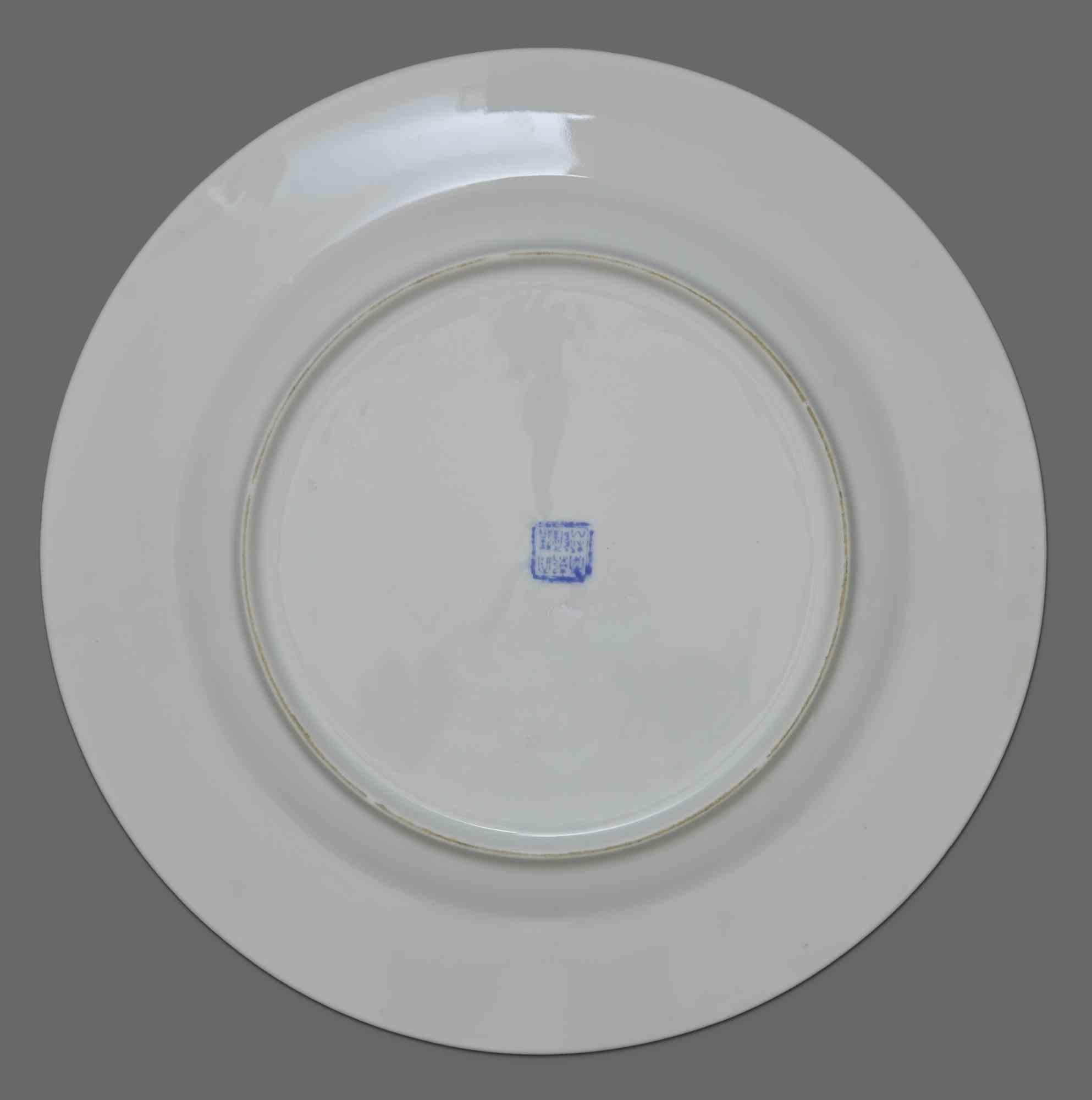 Chinese ceramic plate, China early 20th century. 

Floreal motifs on the edge and chinese scene in the centre of the plate 

Plate diameter 32 cm.

Good conditions.