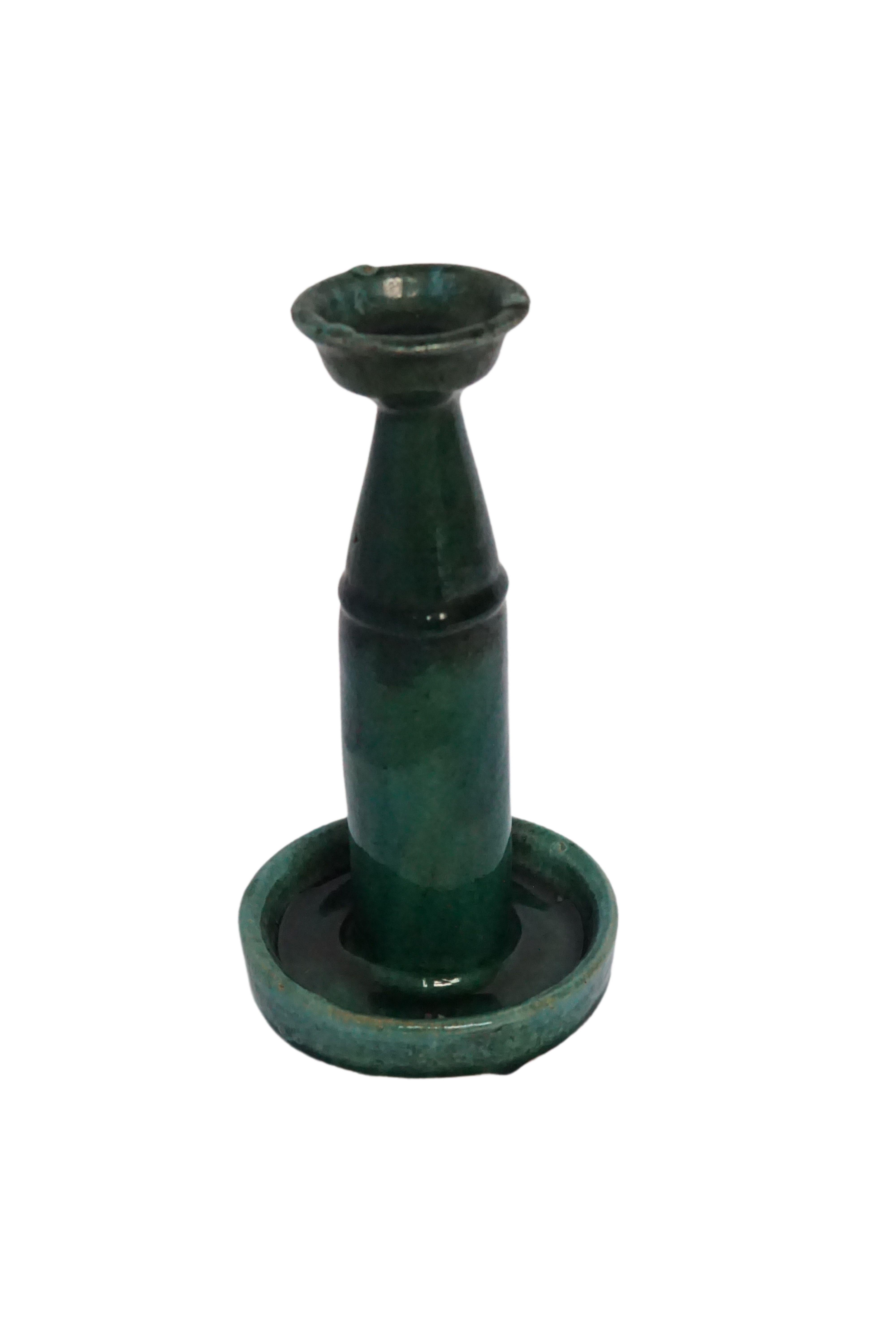 This Shiwan ware oil lamp from the Mid-20th century features a green glaze. Shiwan ware is a style of Chinese pottery from the Shiwanzhen district near Guangdong, China. A elegant decorative object or candleholder. 

Measures: diameter 12.5 cm