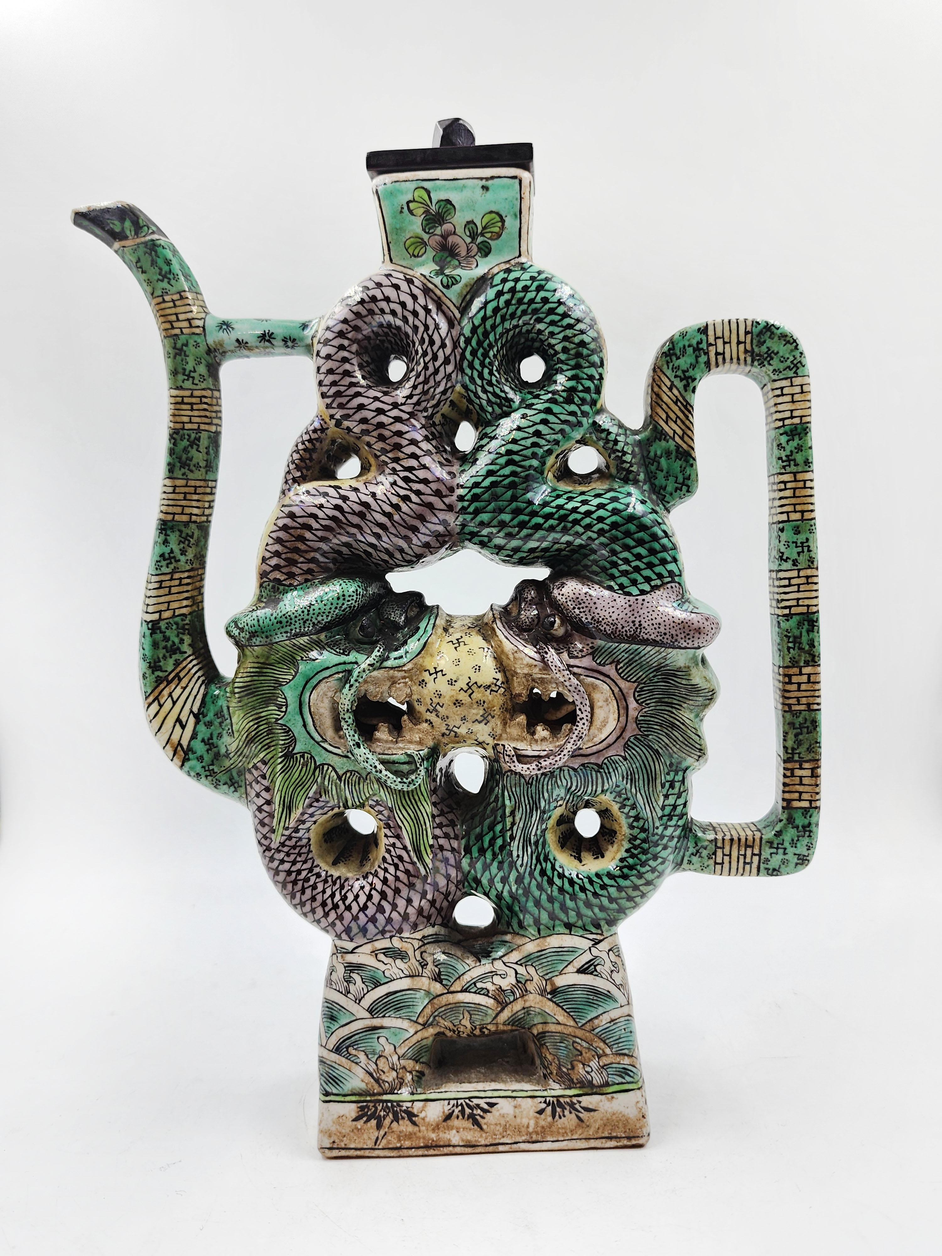 Chinese ceramic teapot, Qing Dynasty, 19th century For Sale 8