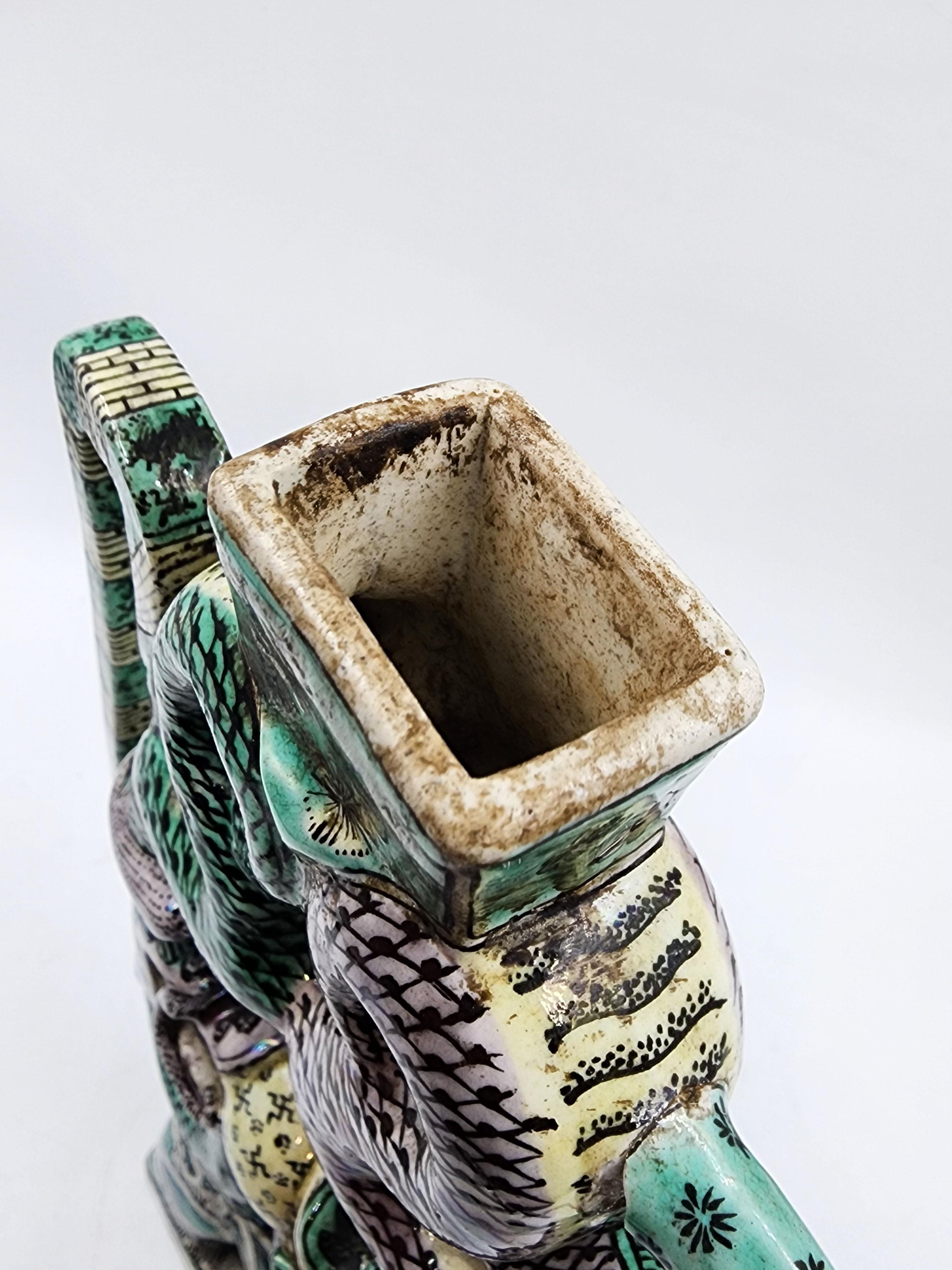 Chinese ceramic teapot, Qing Dynasty, 19th century For Sale 9