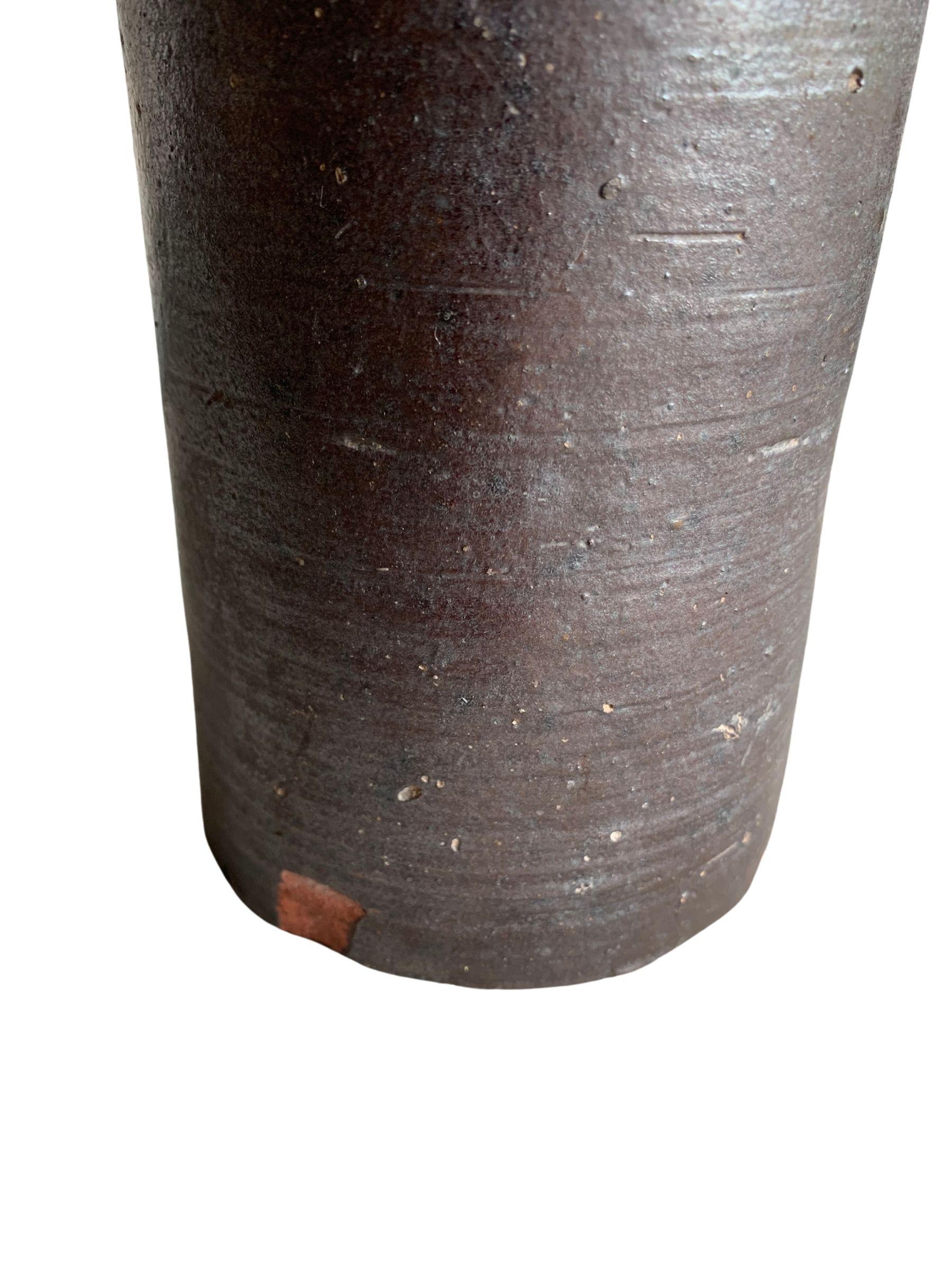 Smaltato Bottiglia da vino in ceramica cinese con smalto marrone scuro, XVIII secolo in vendita