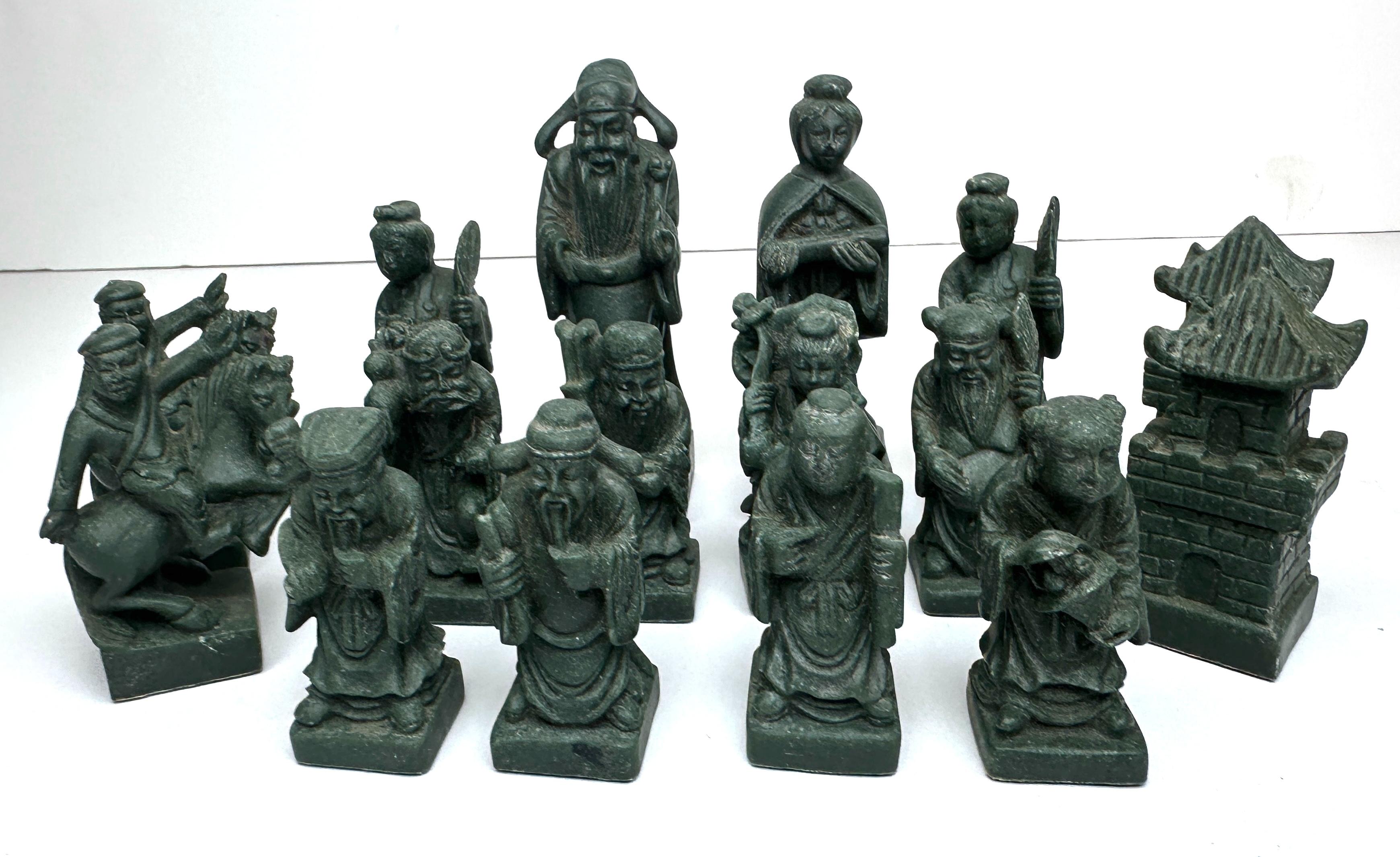 Set di scacchi cinesi con Immortali e scacchiera in legno duro laccato Campaigner in vendita 2