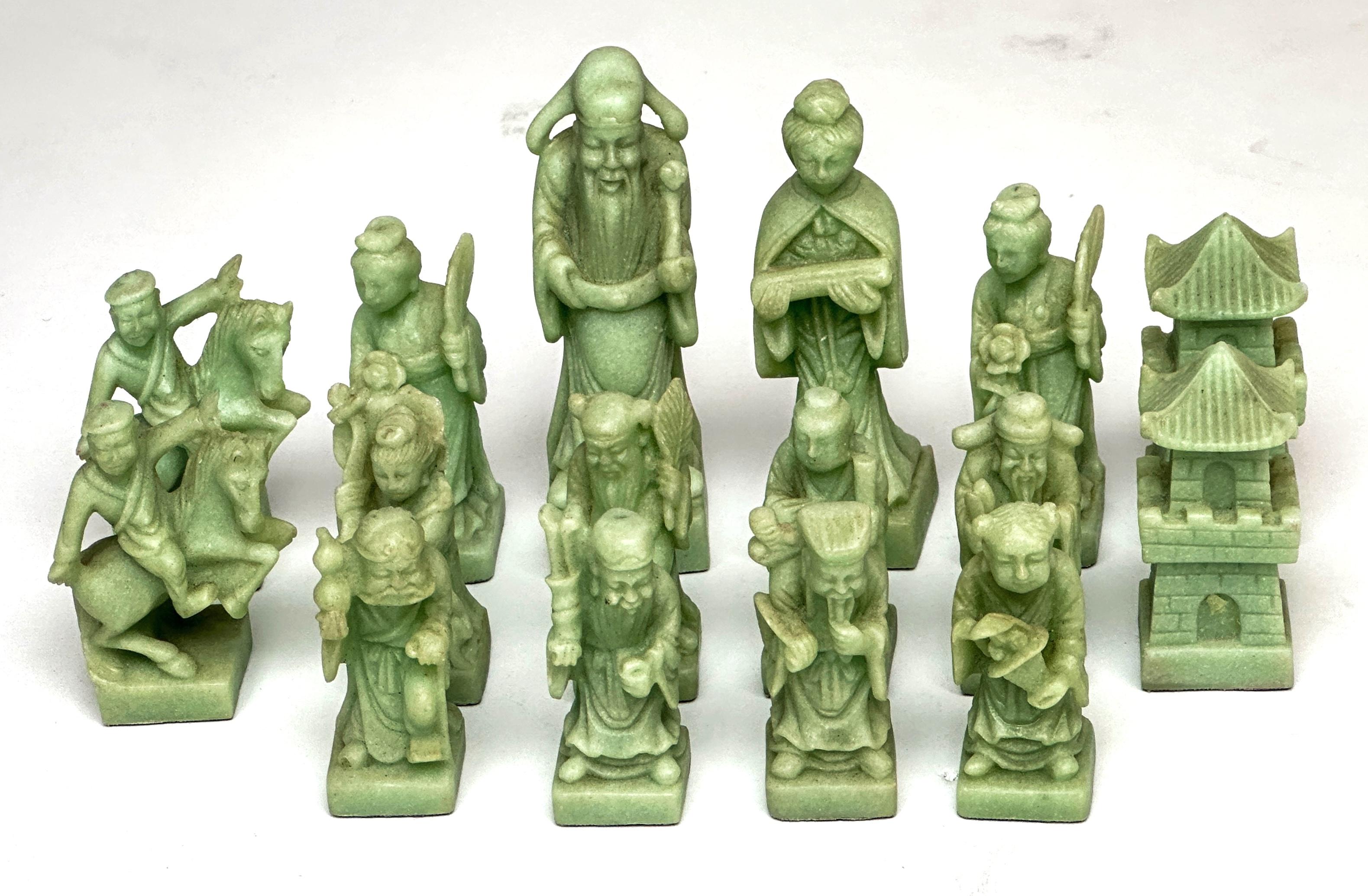Set di scacchi cinesi con Immortali e scacchiera in legno duro laccato Campaigner in vendita 4