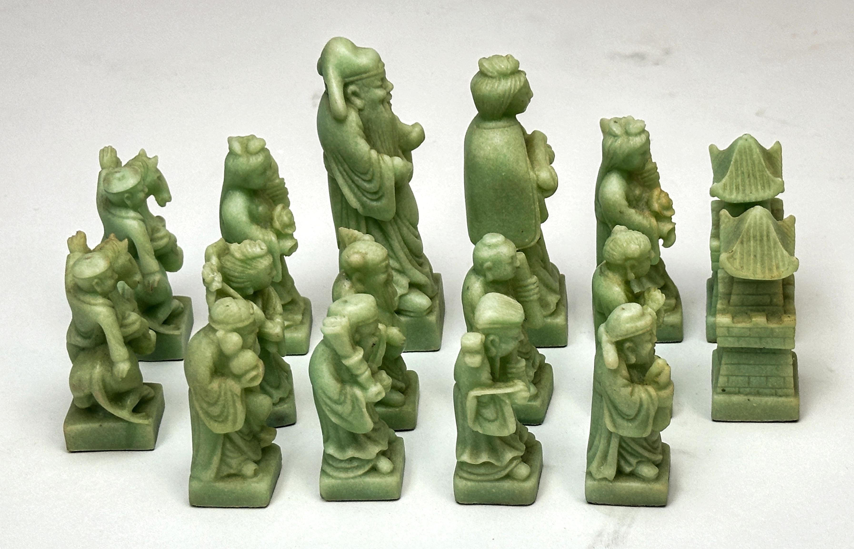 Set di scacchi cinesi con Immortali e scacchiera in legno duro laccato Campaigner in vendita 5