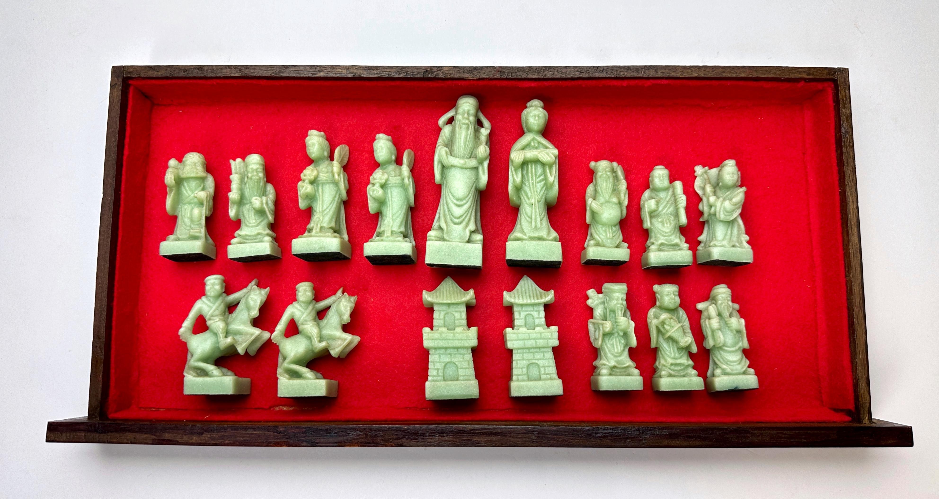 Set di scacchi cinesi con Immortali e scacchiera in legno duro laccato Campaigner in vendita 6
