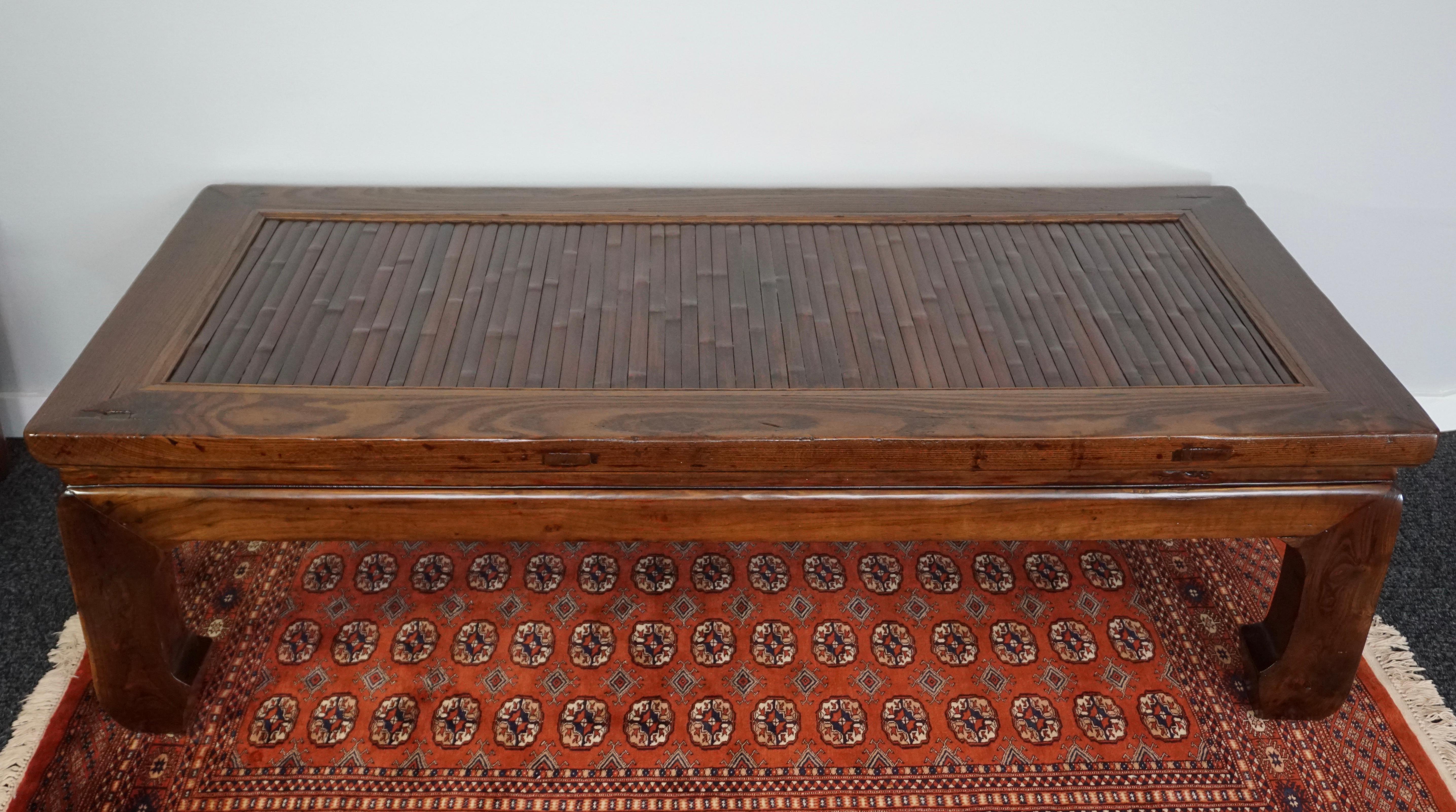 Exportation chinoise Table basse de lit à opium en bois d'orme de la dynastie chinoise Ching