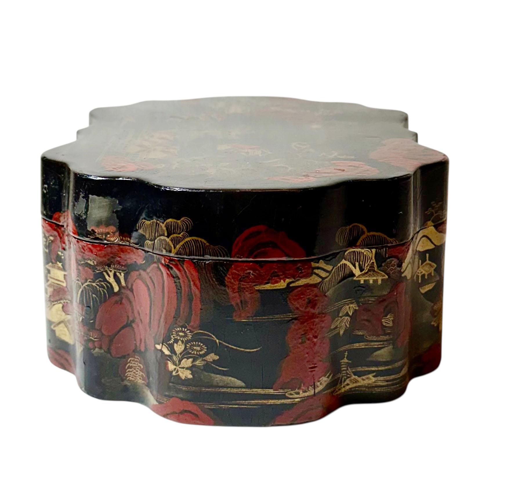 Early 19th Century Chinese Chinoiserie Black Lacquer Box For Sale