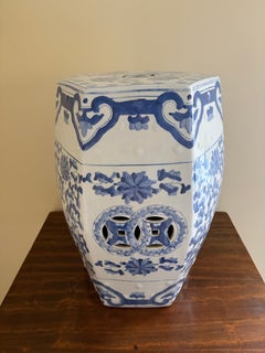 Chinese Chinoiserie Blue and White Porcelain Garden Stool, Late 20th Century