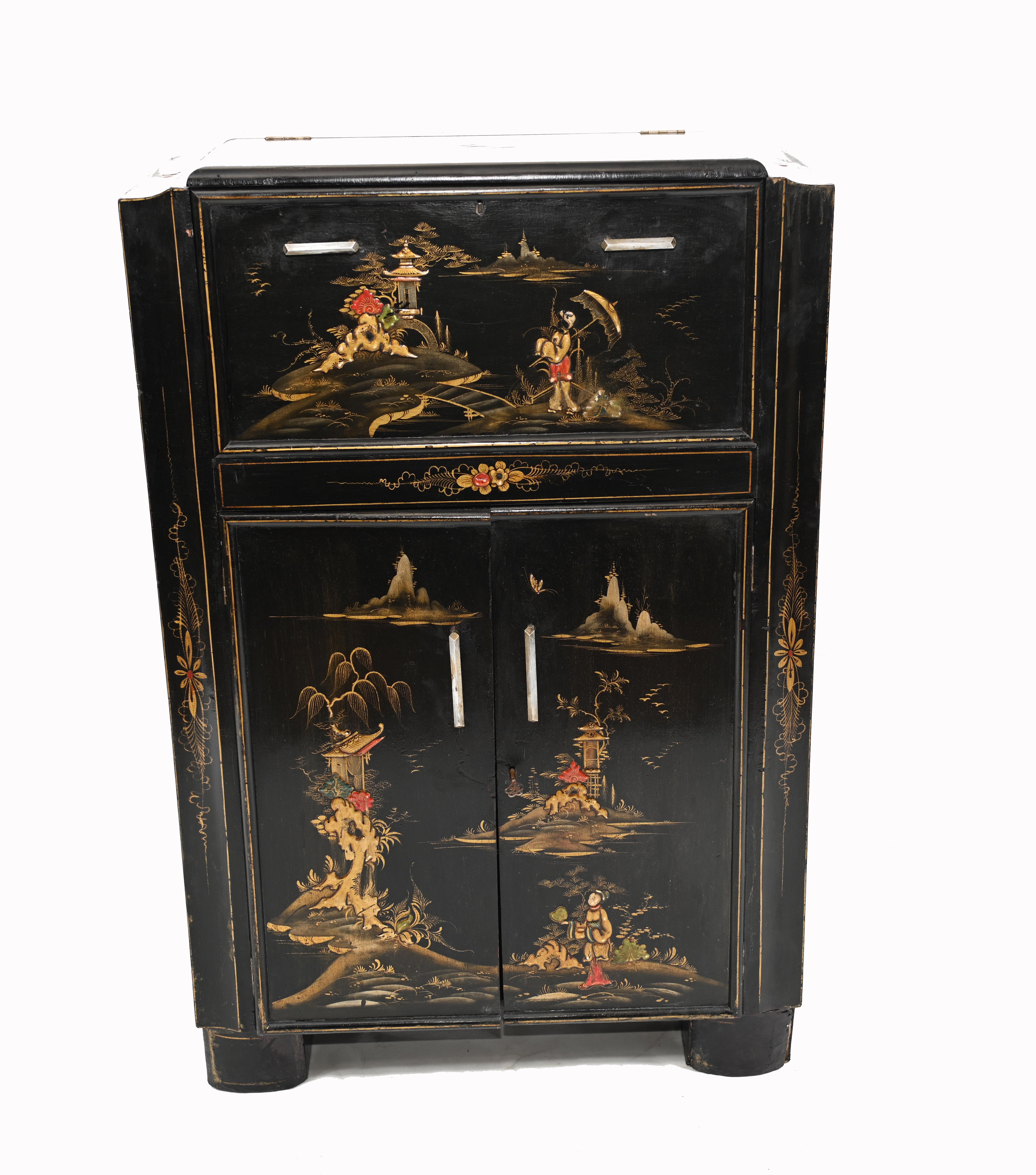 Gorgeous lacquered drinks cabinet decorated with intricate Chinoiserie
Classic cocktail cabinet, top opens out to reveal drink making area
Includes original lemon squeezer and cocktail sticks
We date this to circa 1920 and the painted Chinoserie