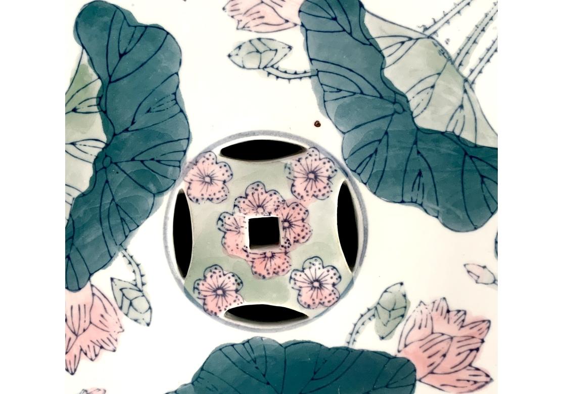 Chinesischer Chinoiserie-Gartensitz aus durchbrochenem Porzellan mit Lotus- und Kranichenmotiv im Angebot 7