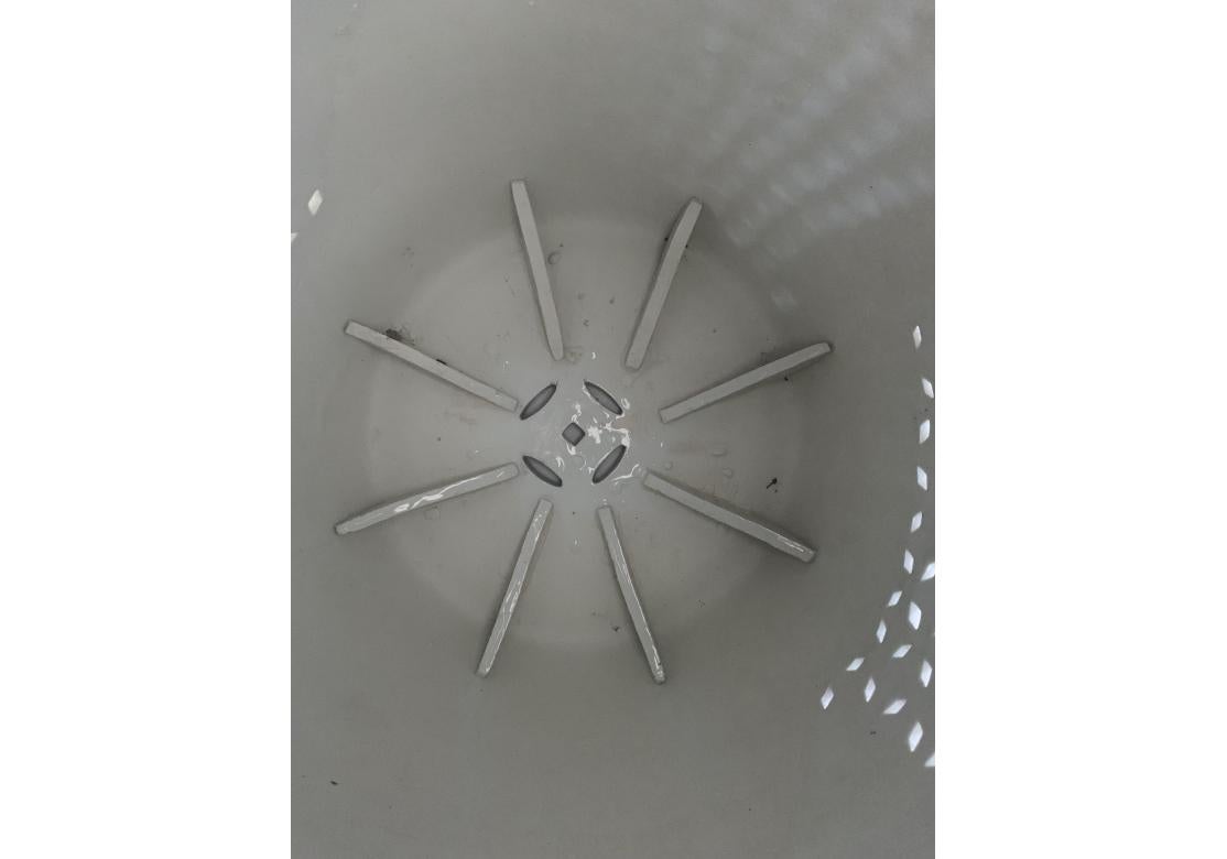 Chinesischer Chinoiserie-Gartensitz aus durchbrochenem Porzellan mit Lotus- und Kranichenmotiv im Angebot 3