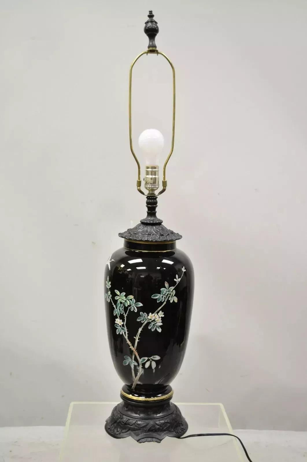 Sconosciuto Lampada da tavolo cinese Chinoiserie in porcellana ceramica nera Jardiniere Bird Painted in vendita