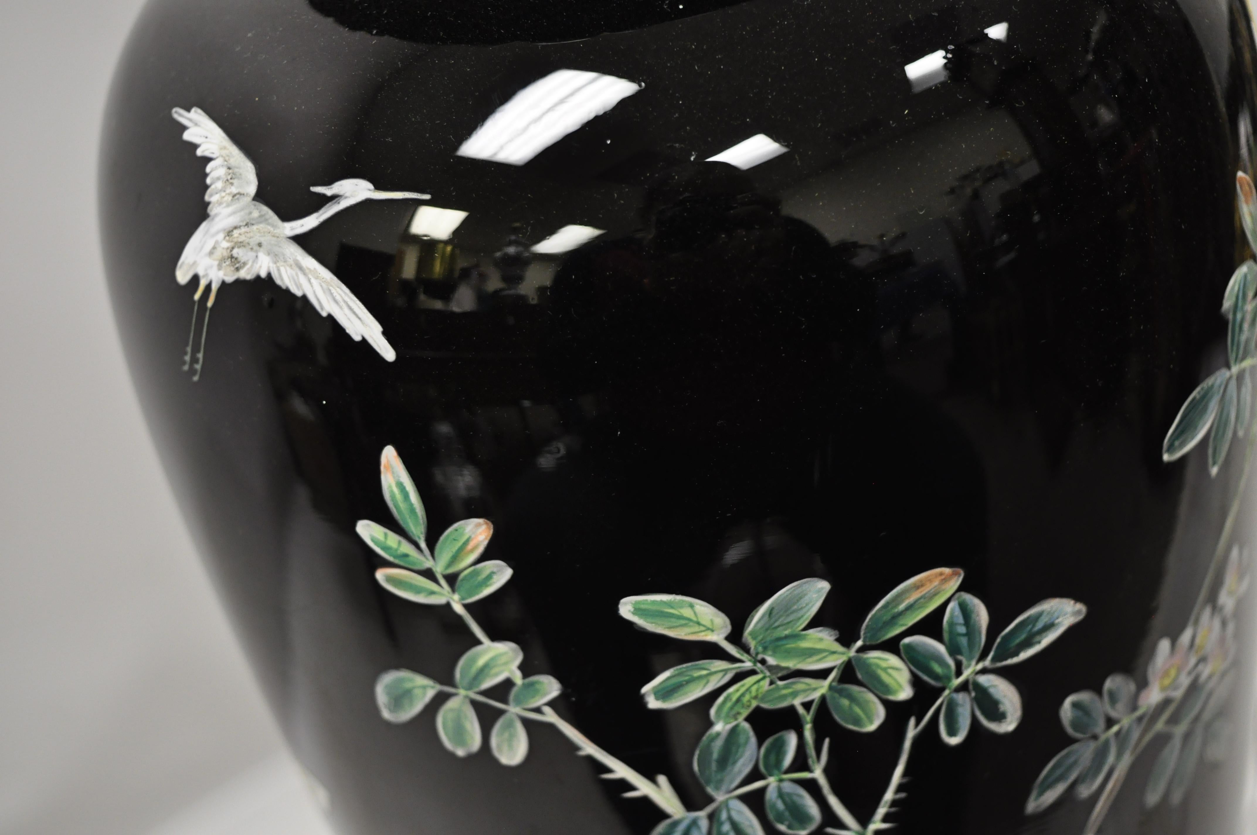 Lampe de bureau Jardinire en céramique et porcelaine chinoiseries peinte en forme d'oiseau, style chinoiseries noires Bon état - En vente à Philadelphia, PA