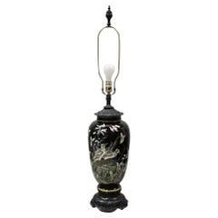 Chinesische chinesische Chinoiserie-Porzellan-Keramik-Tischlampe, schwarz Jardiniere, Vogelbemalt