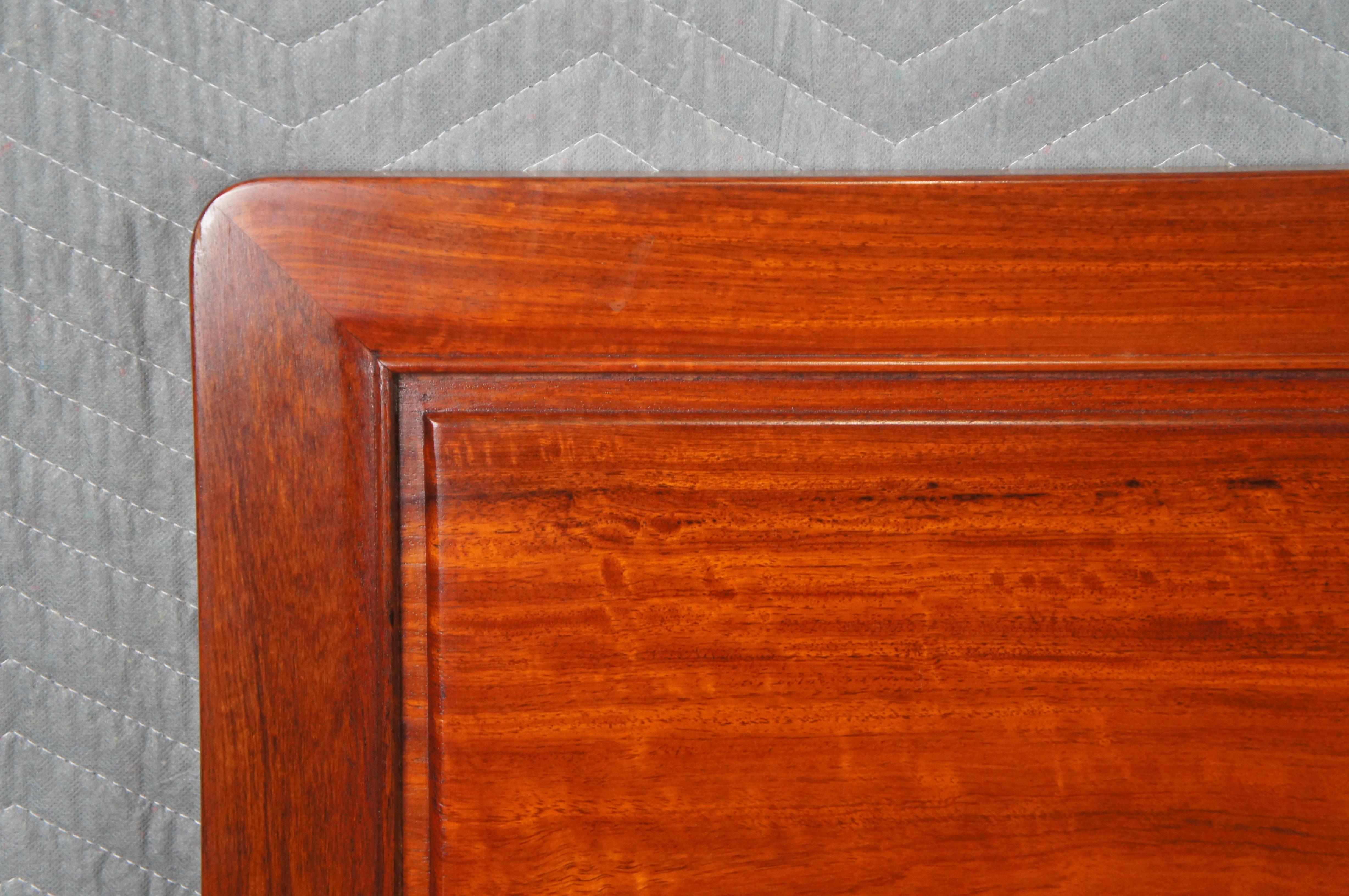 Chinesische Chinoiserie Palisander geschnitzt volle Größe Bett Kopfteil Hong Kong (20. Jahrhundert) im Angebot