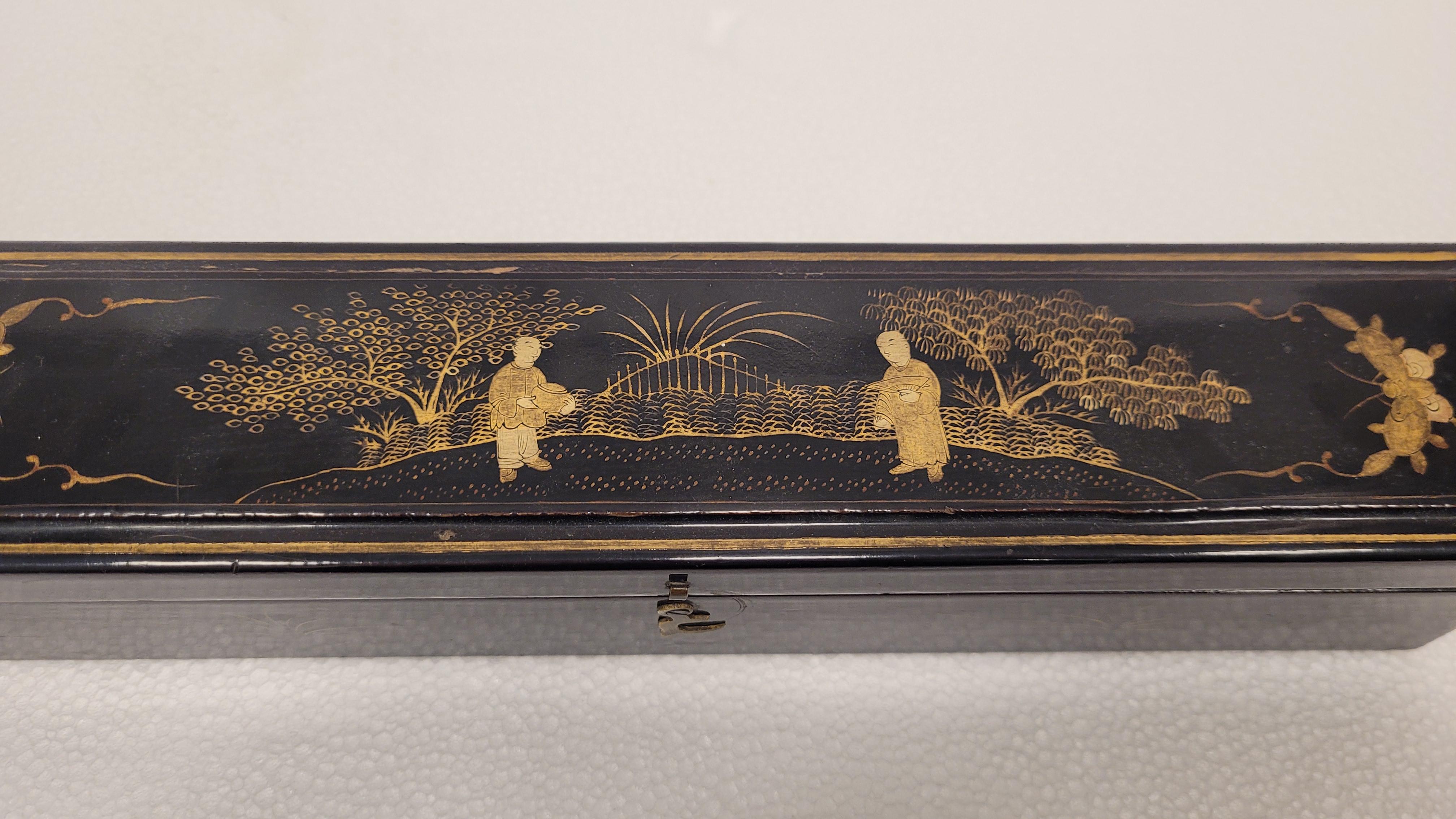 Chinese chinoiseries box in black lacquered wood and silk interior For Sale 6