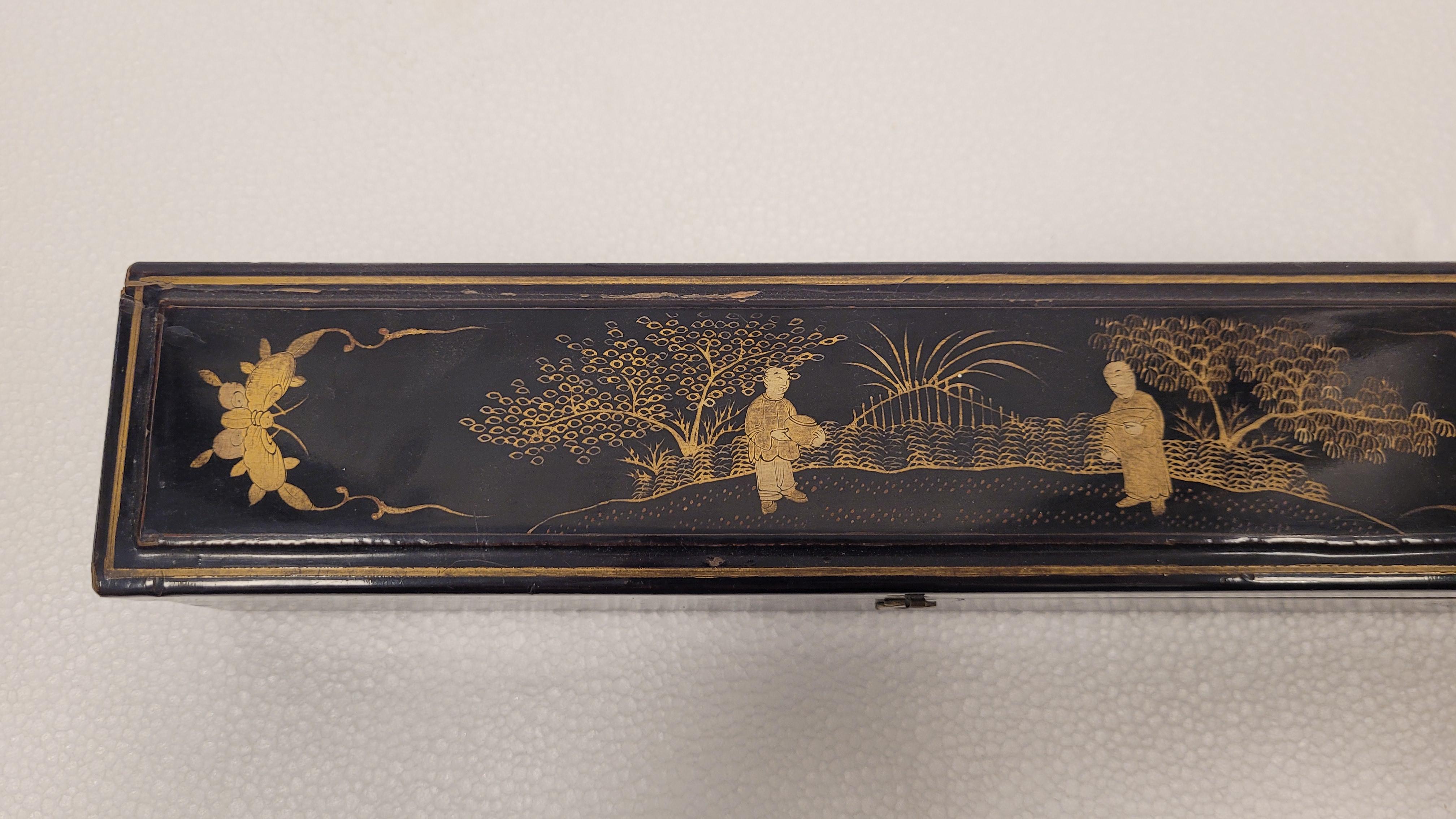 Chinese chinoiseries box in black lacquered wood and silk interior For Sale 7