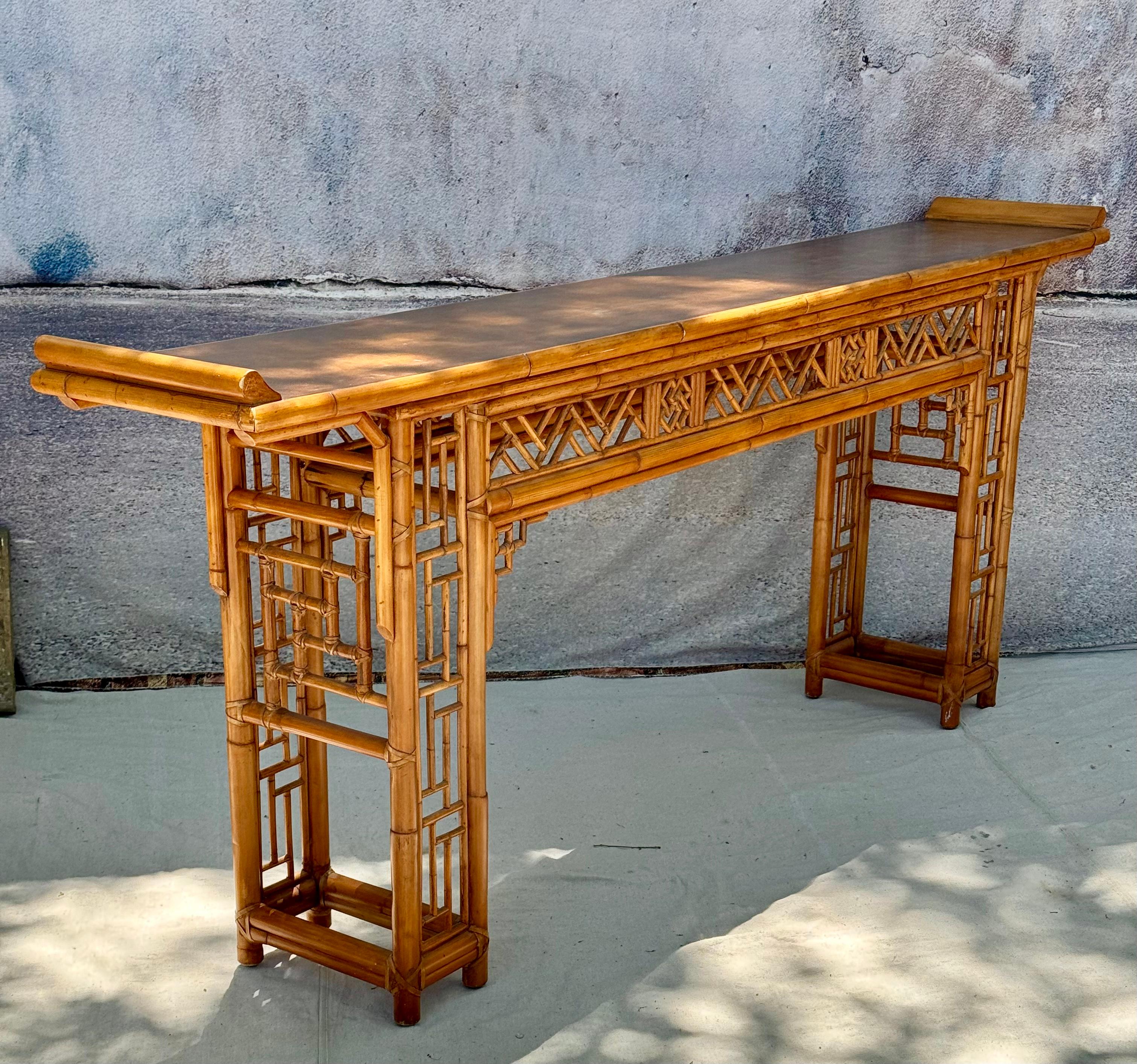  Console Chippendale chinoise en bambou, table d'autel  en vente 6