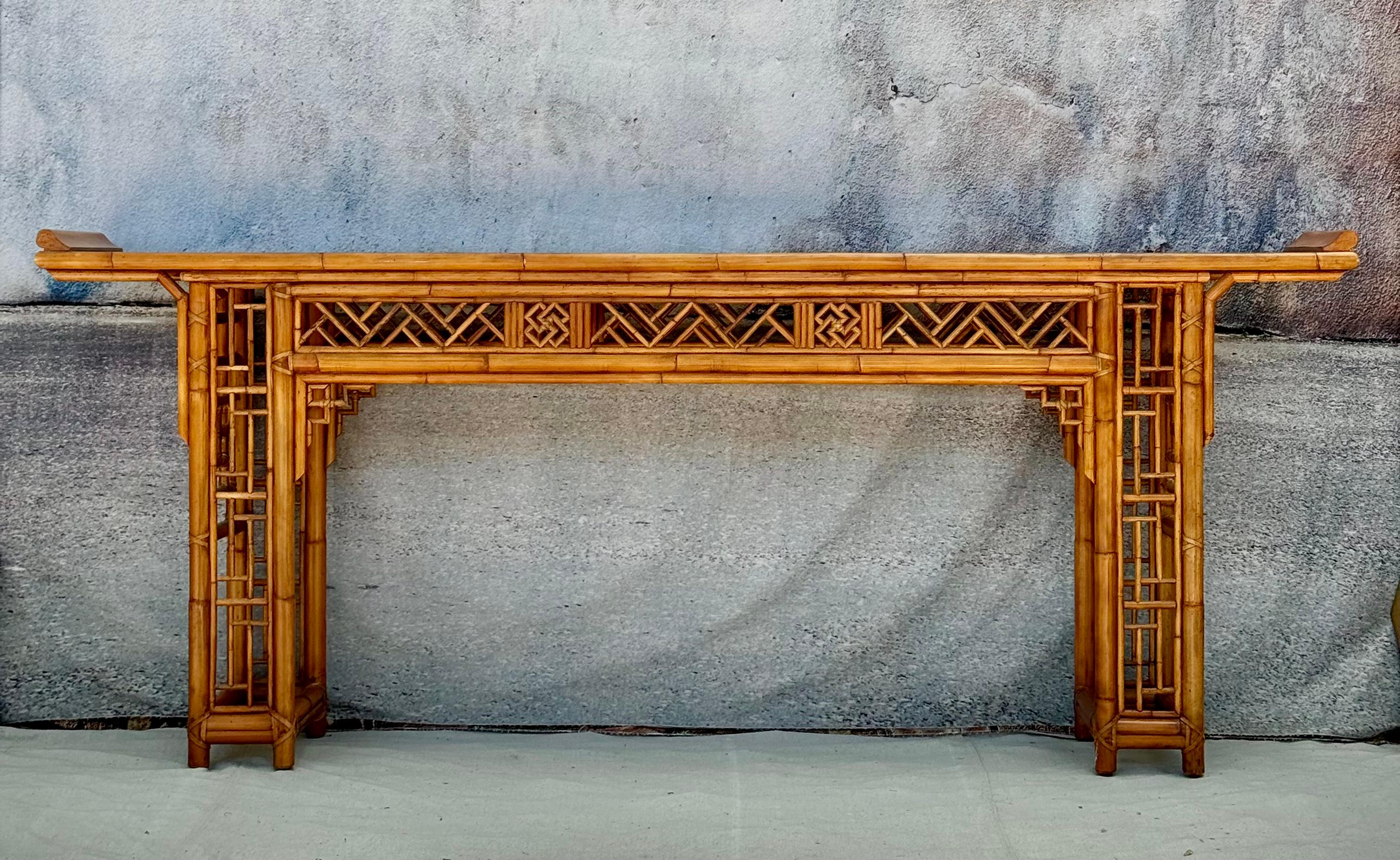  Console Chippendale chinoise en bambou, table d'autel  en vente 3