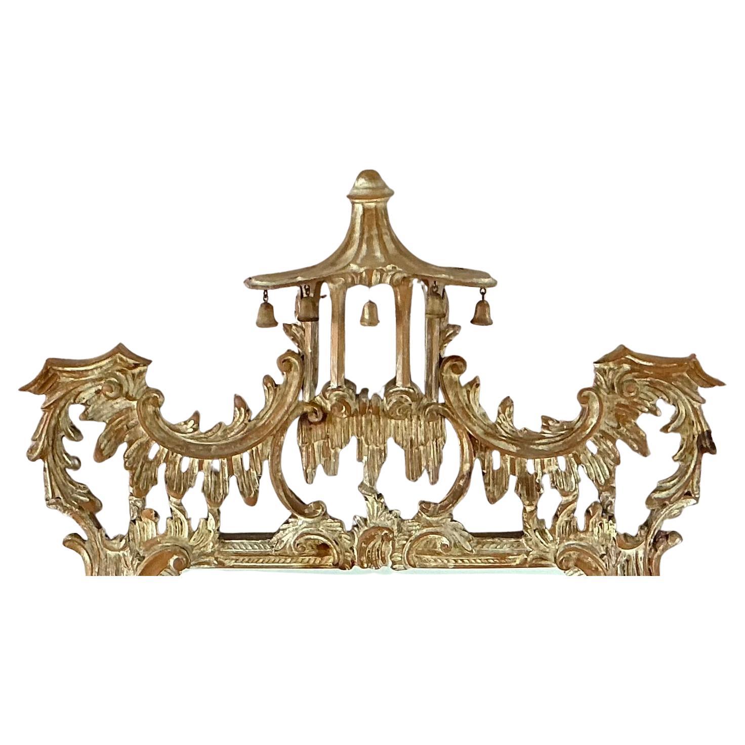 20ième siècle Miroir pagode chinois Chippendale sculpté de style George III en vente