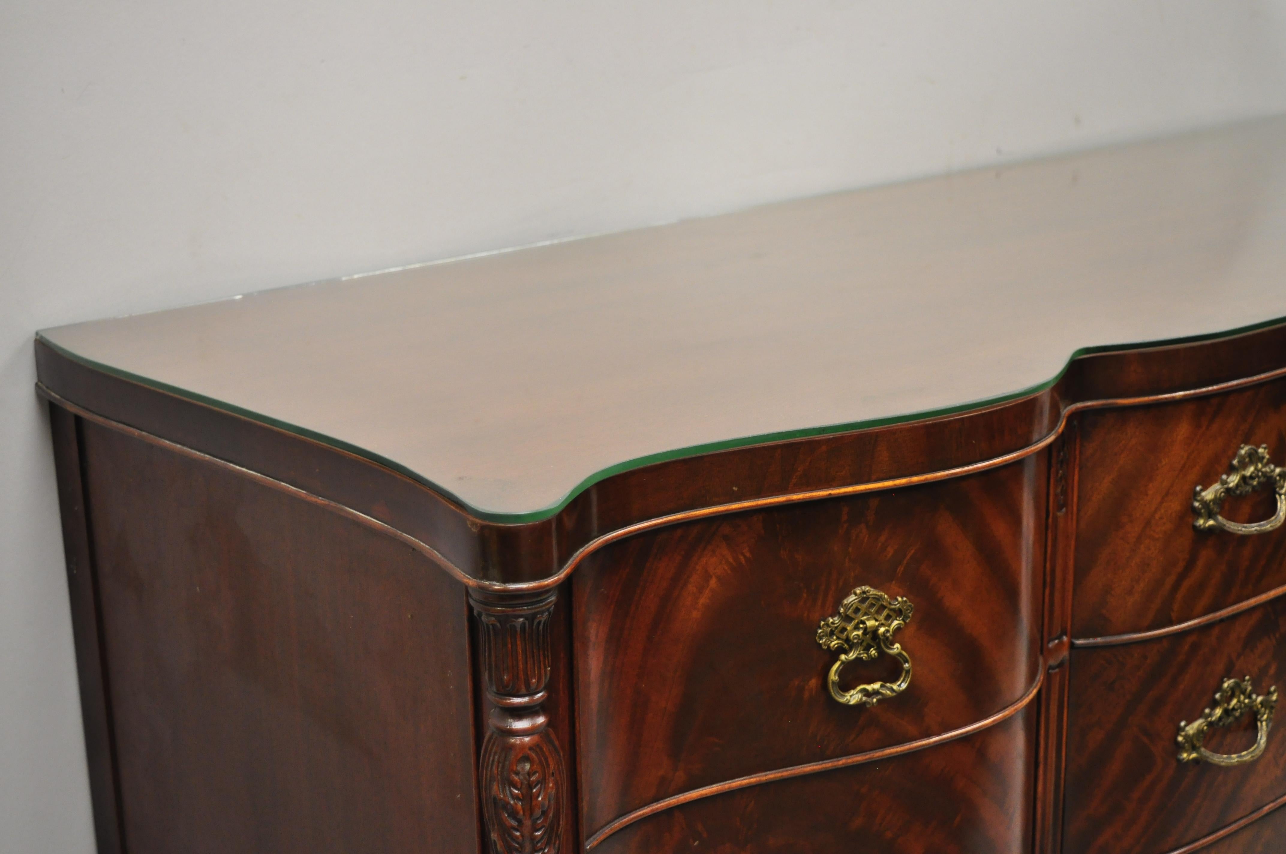 Chinese Chippendale Crotch Flame Mahogany Serpentine Front Dresser Pagoda Mirror In Good Condition In Philadelphia, PA