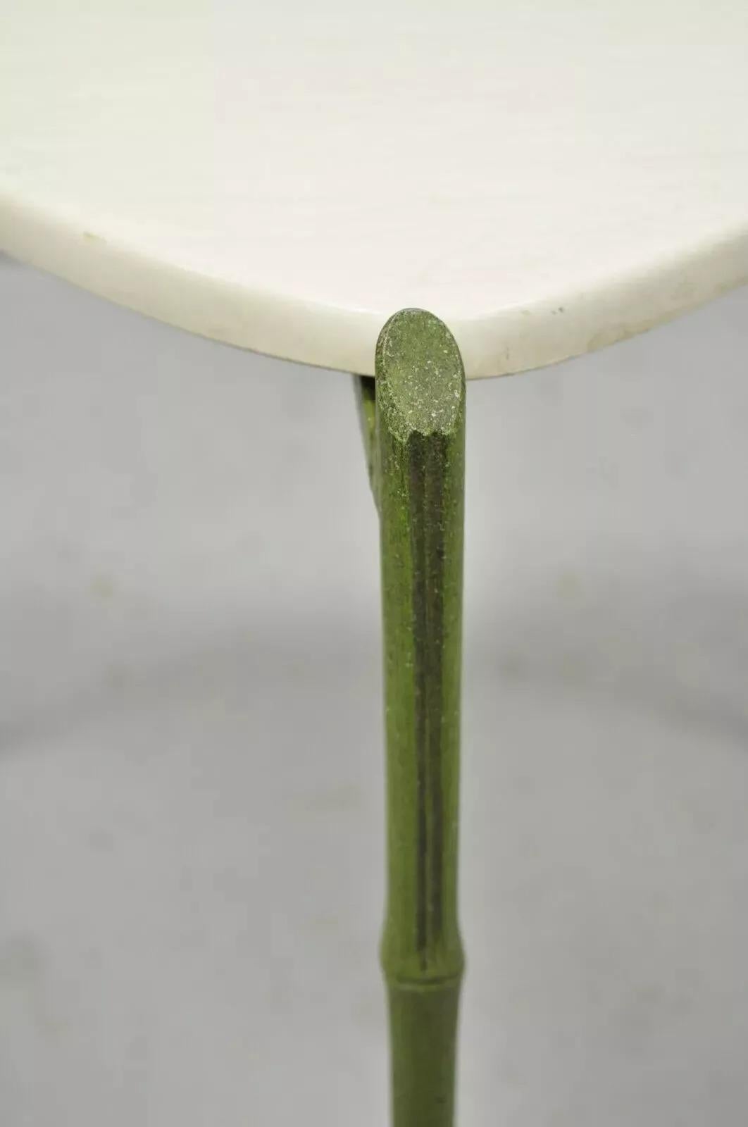 Hollywood Regency Table d'appoint Chippendale chinois en faux bambou et aluminium vert pour guitare
