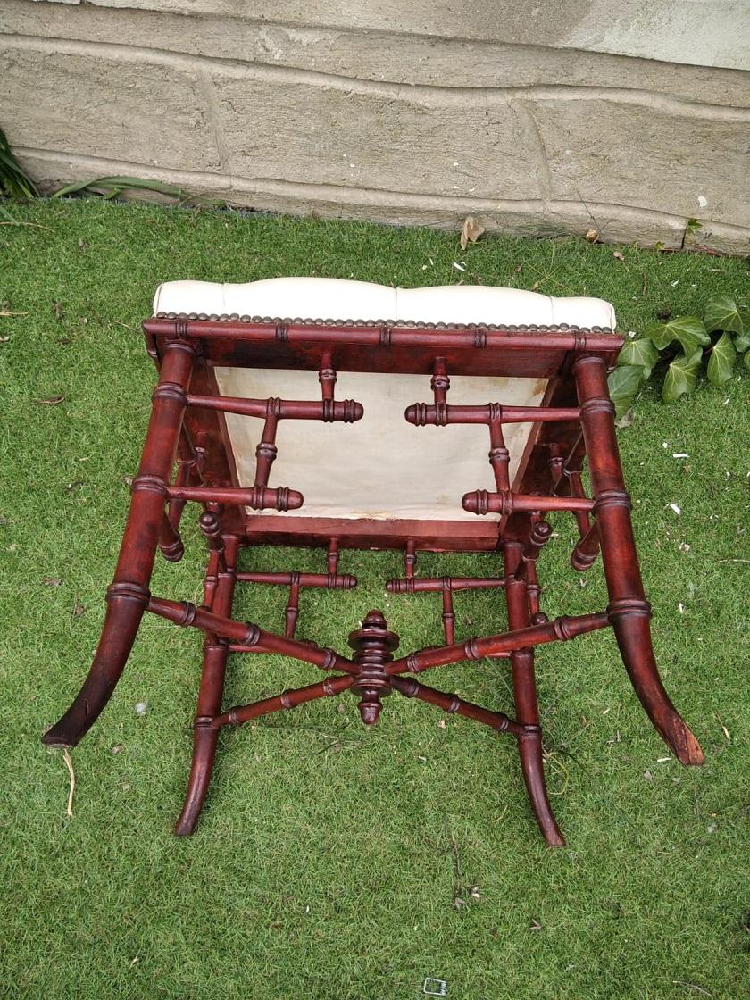 Stool  Chippendale Style  Faux Bamboo Whit Leather Capitone 2