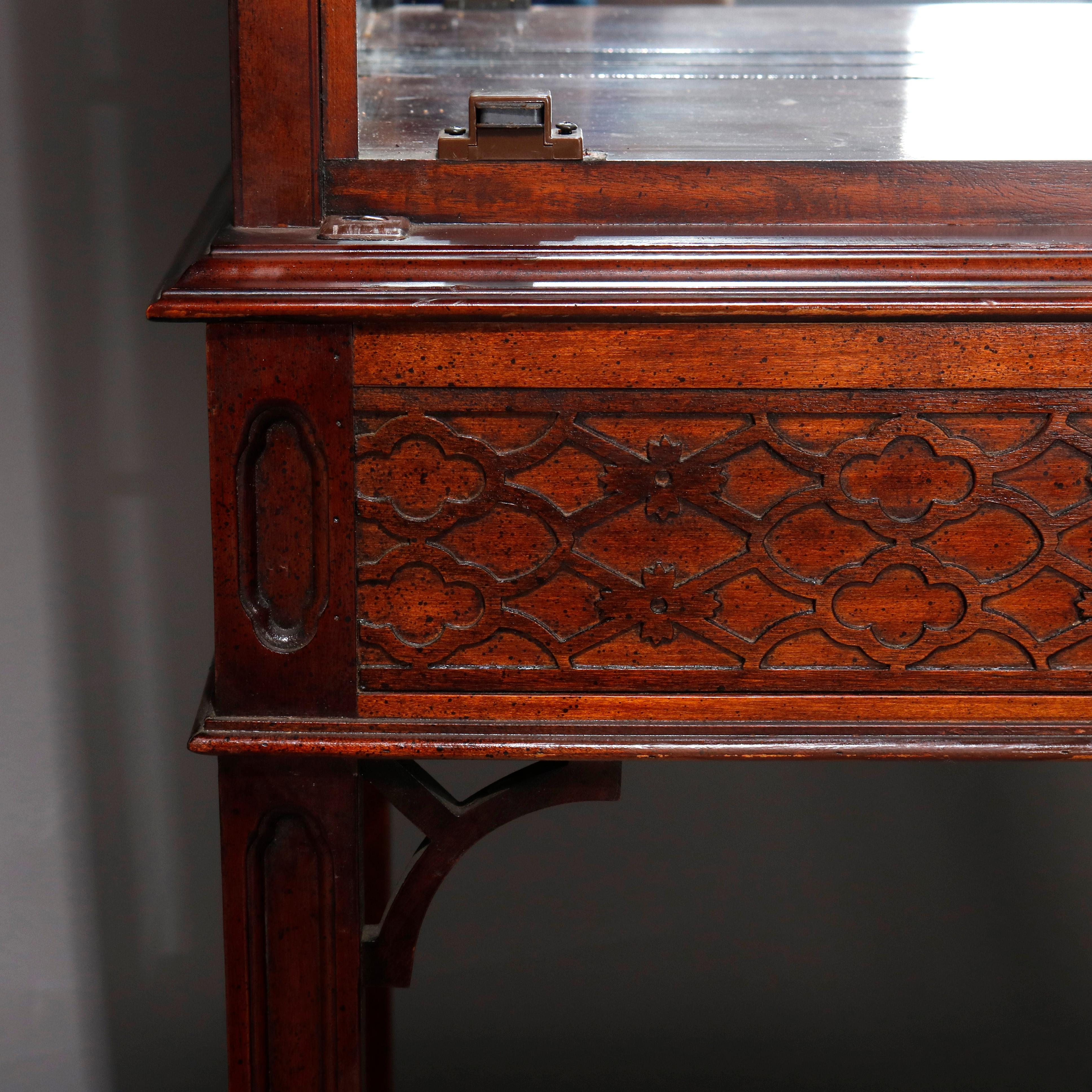 Chinese Chippendale Flame Mahogany Lighted & Mirrored Curio Vitrine 20th Century 4