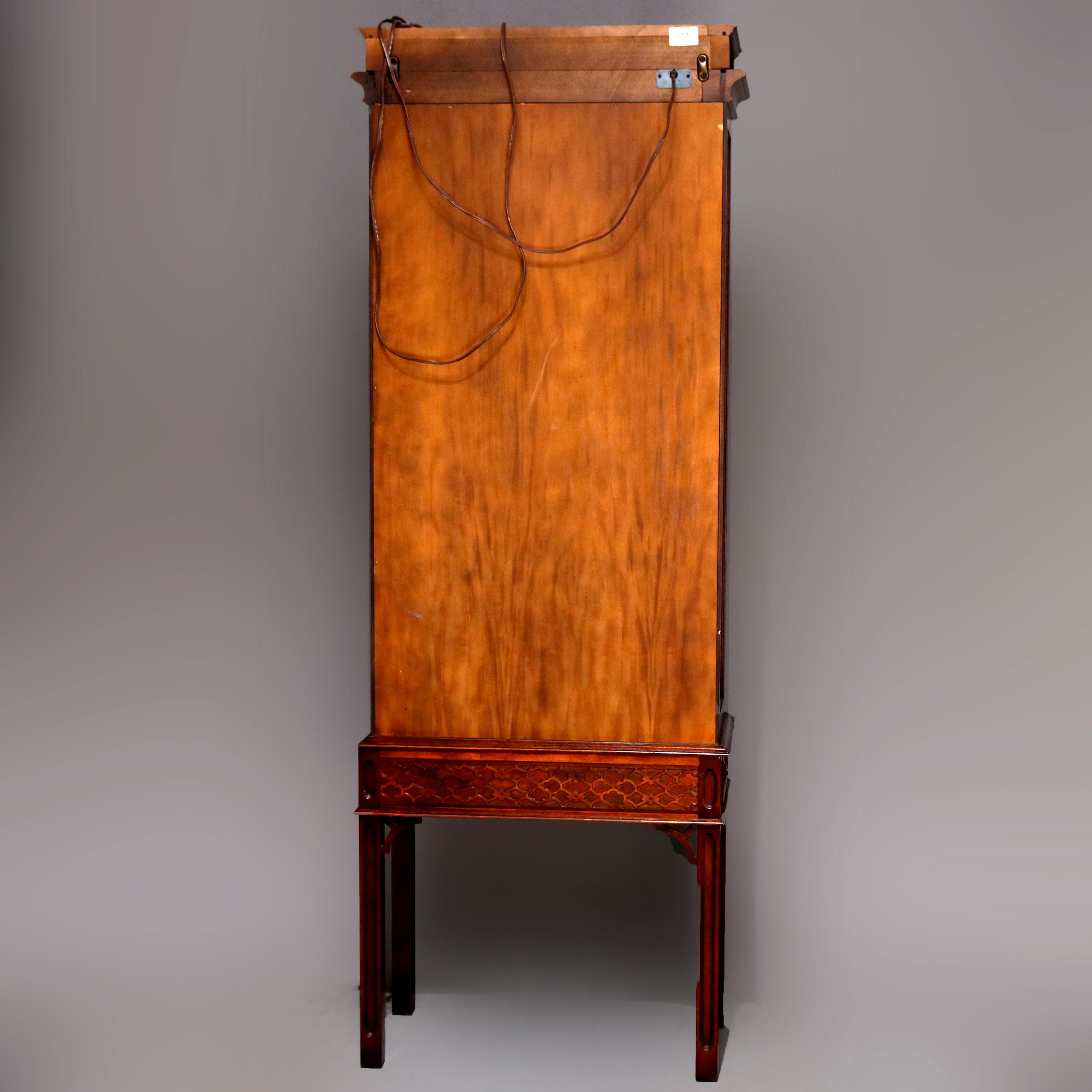 Chinese Chippendale Flame Mahogany Lighted & Mirrored Curio Vitrine 20th Century 8