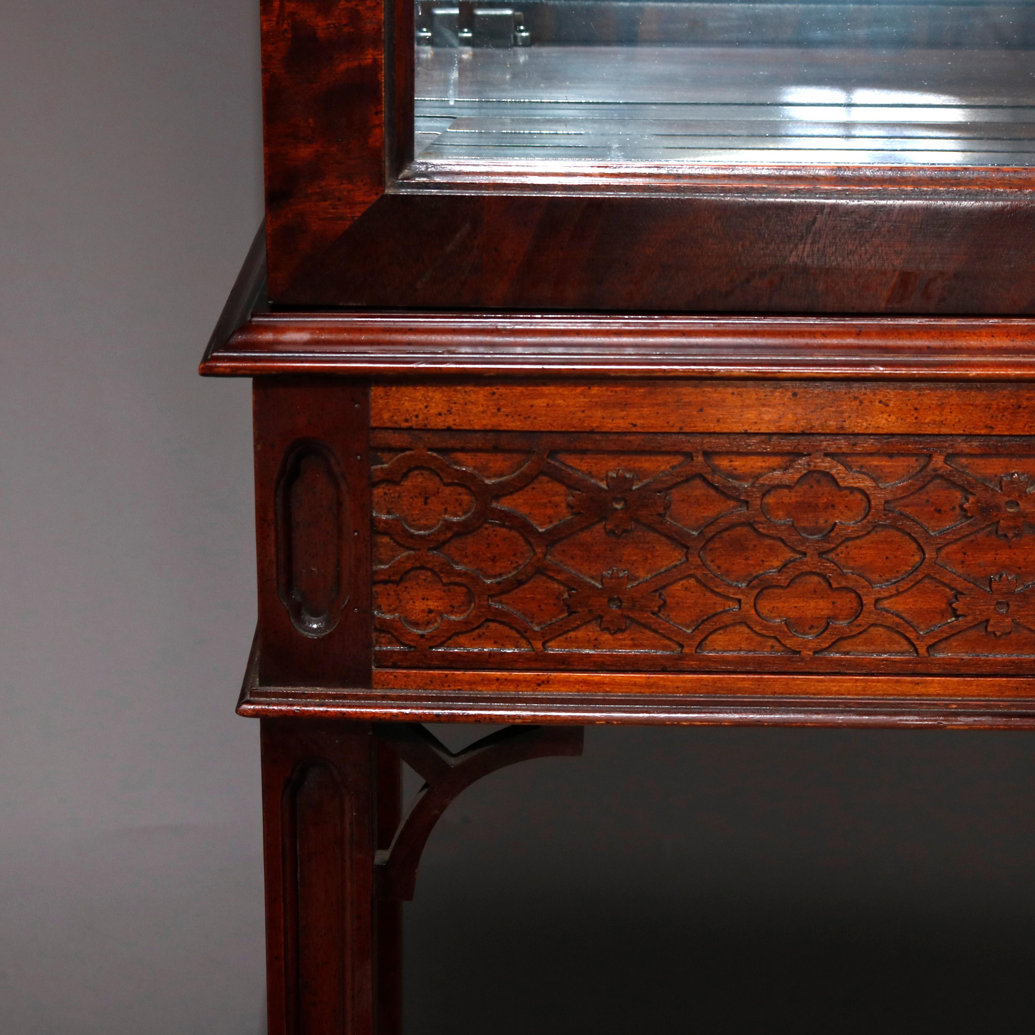Chinese Chippendale Flame Mahogany Lighted & Mirrored Curio Vitrine 20th Century 10