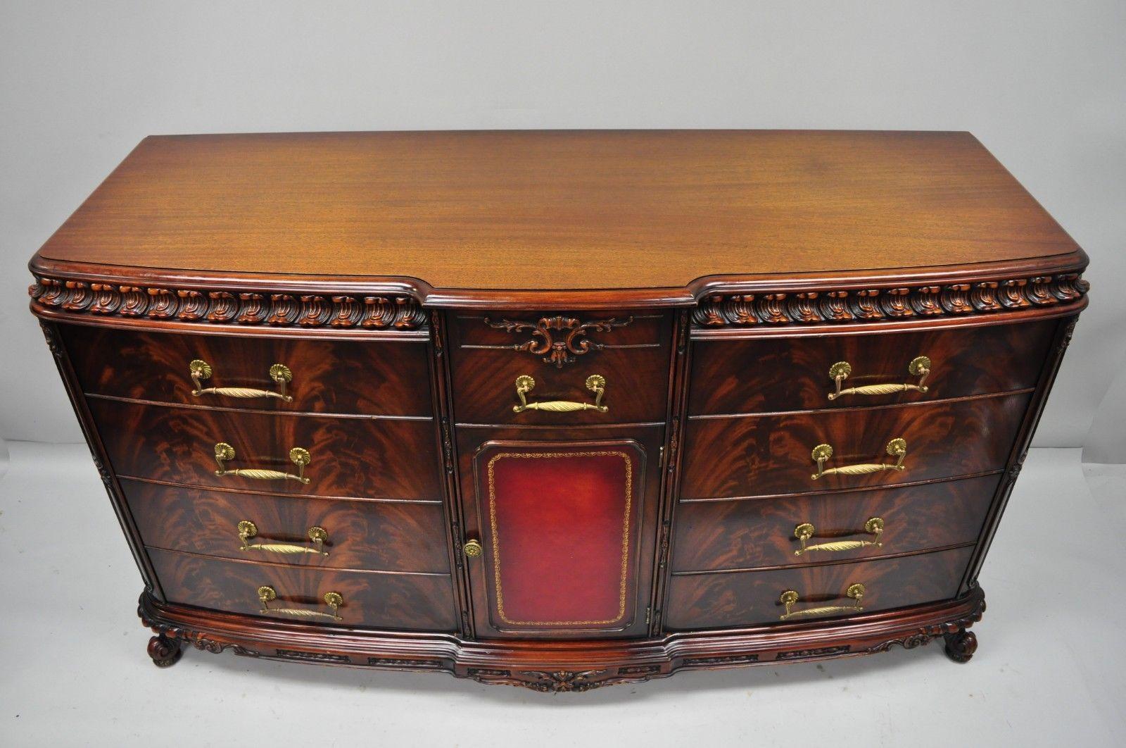 Triple commode chinoise Chippendale en acajou flammé et fourrure de Détroit 1