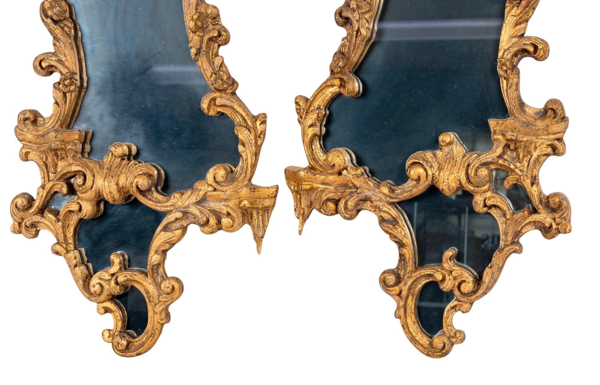 Specchi cinesi Chippendale in legno dorato con uccello fenice, una coppia In condizioni buone in vendita a Bradenton, FL