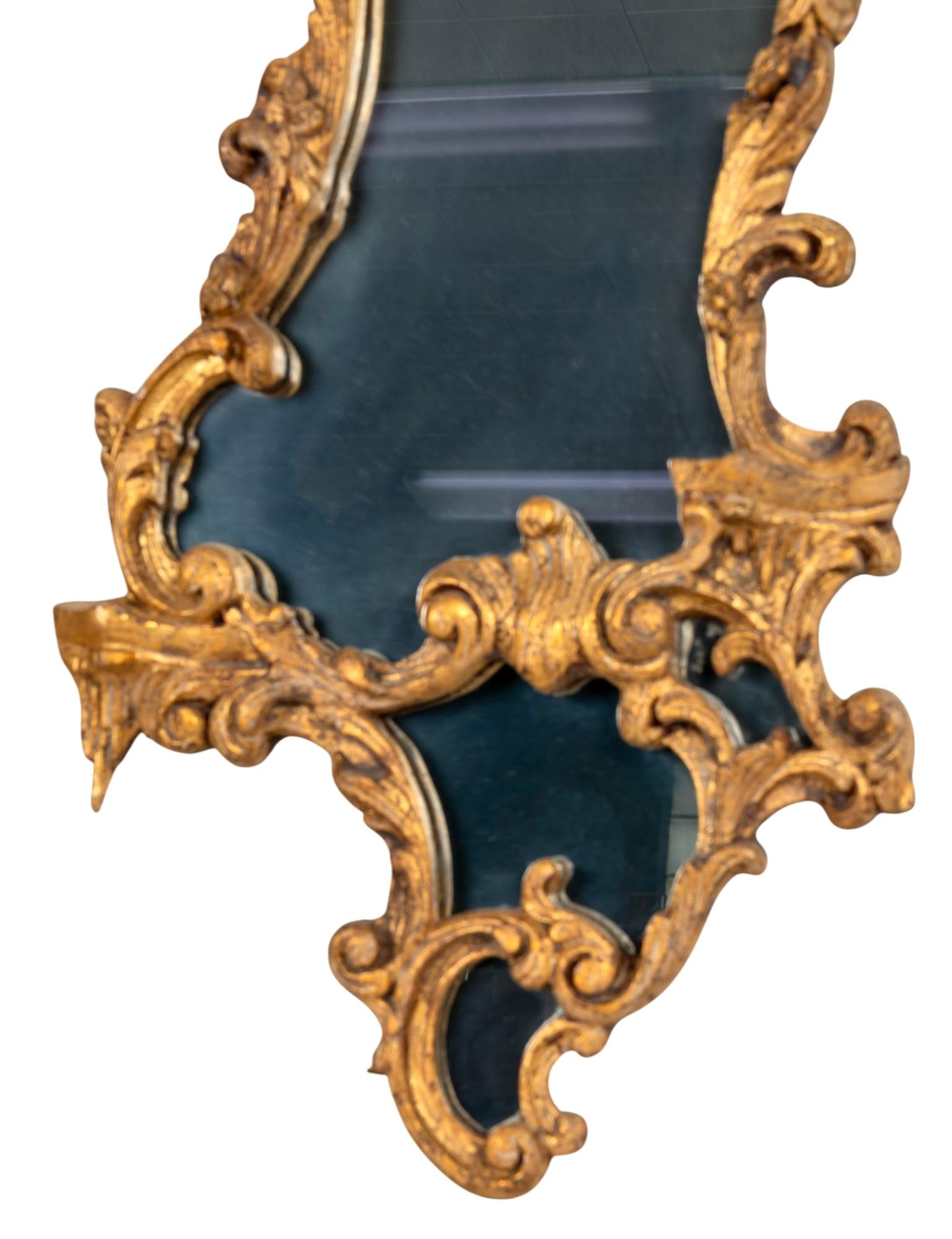 XX secolo Specchi cinesi Chippendale in legno dorato con uccello fenice, una coppia in vendita