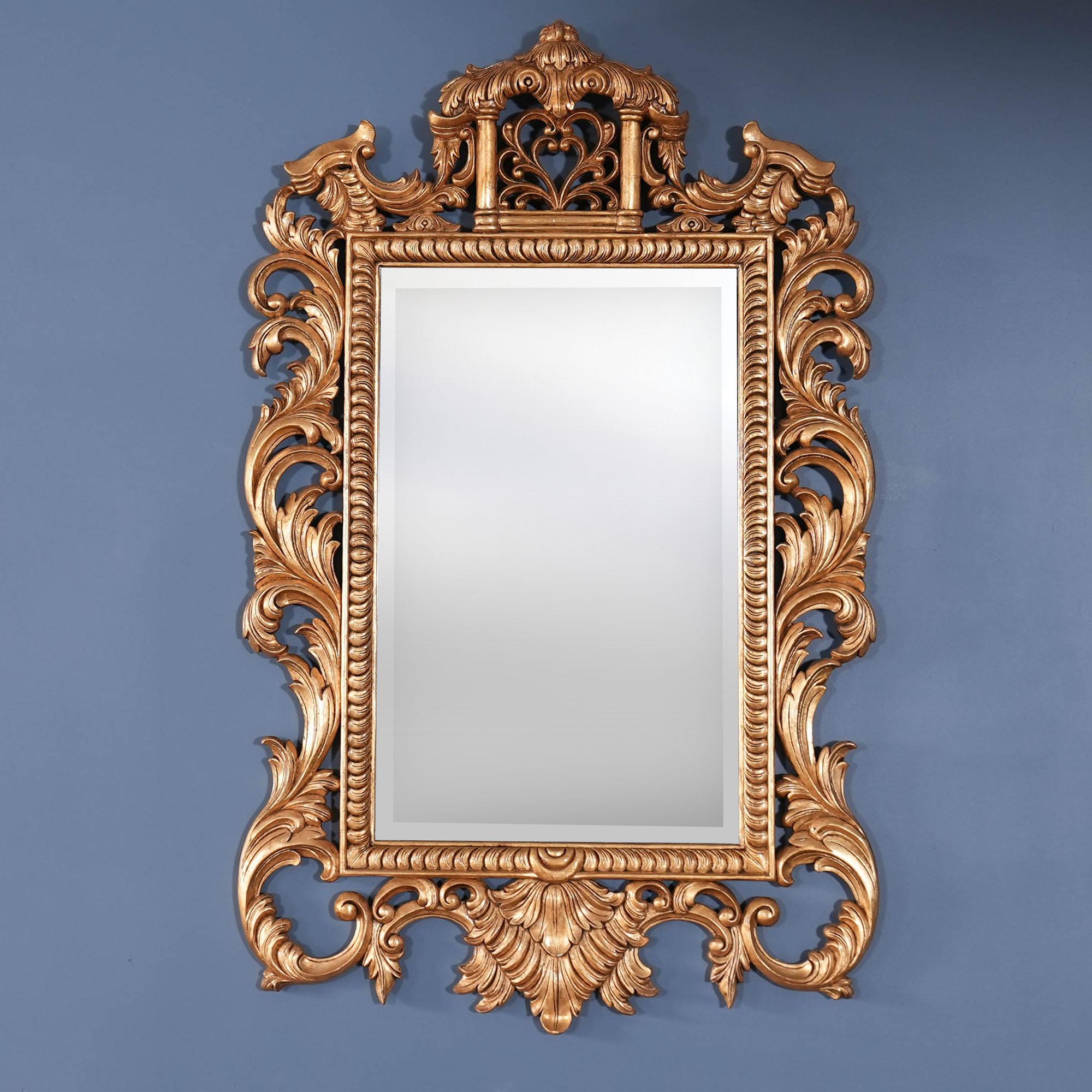 Miroir chinois de Chippendale à feuilles d'or. Le verre biseauté a été taillé à la main et fixé au cadre sculpté et percé à la main. Cadre de miroir en bois massif de haute qualité.


Mesure 34″w x 2″d x 55″h